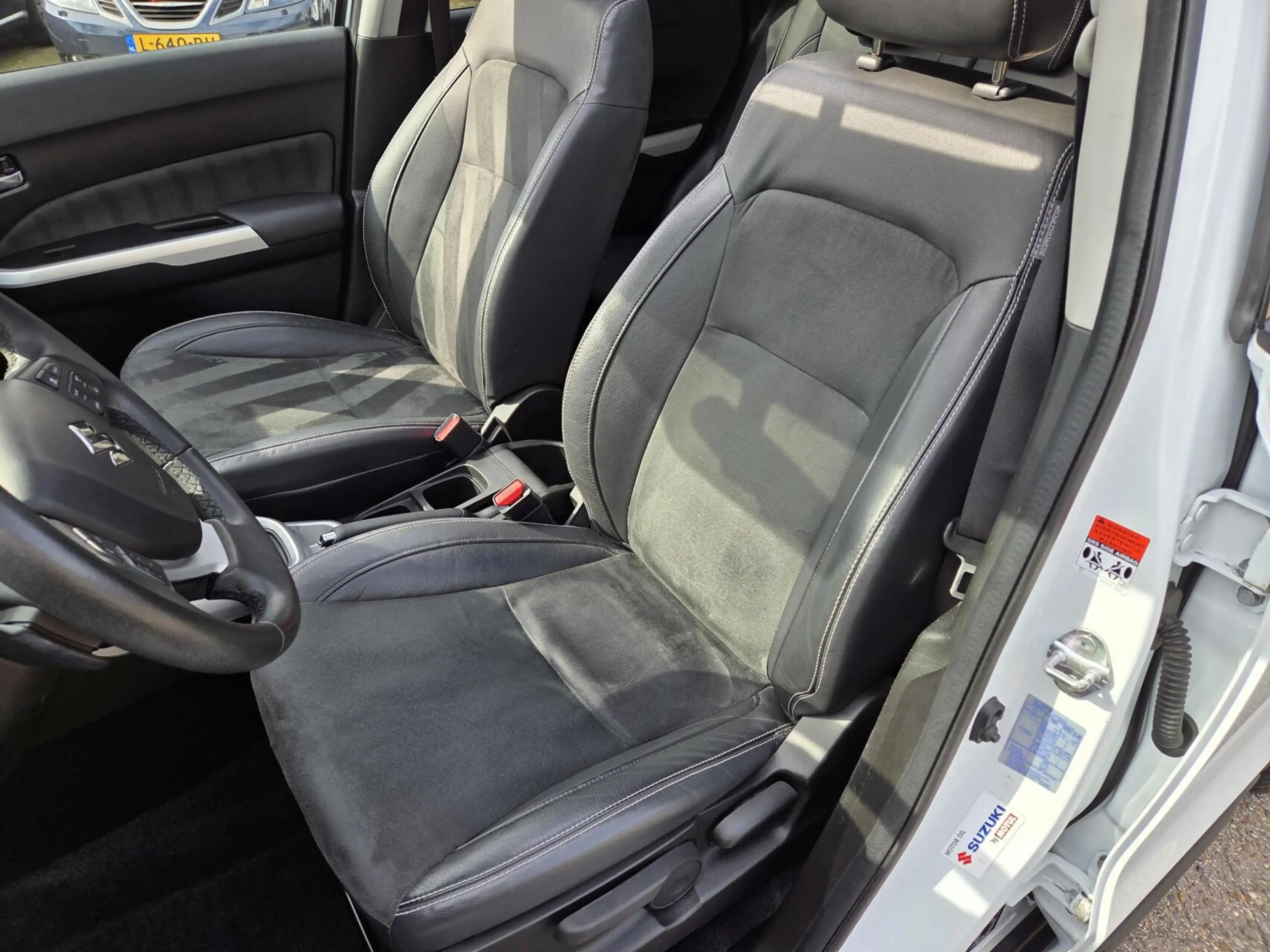 Suzuki Vitara 1.6 High Executive Automaat | Parelmoer / Panorama — photo 9