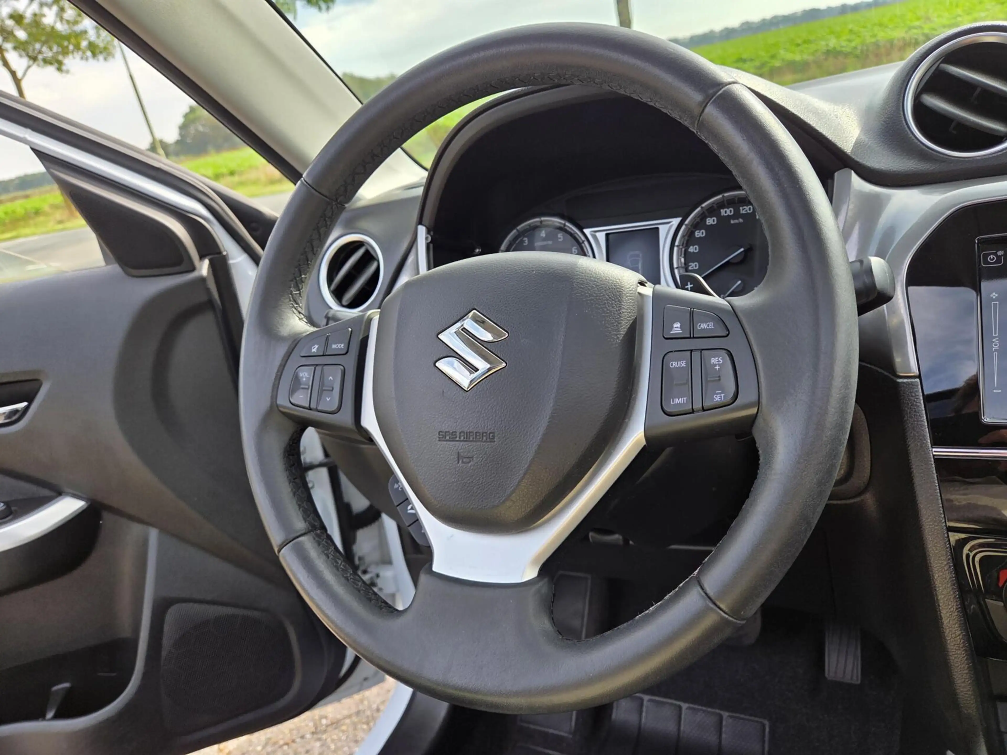 Suzuki Vitara 1.6 High Executive Automaat | Parelmoer / Panorama — photo 12