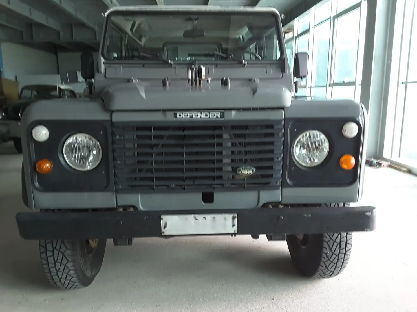 Land Rover Defender Defender 200 TDI Сірий - 1