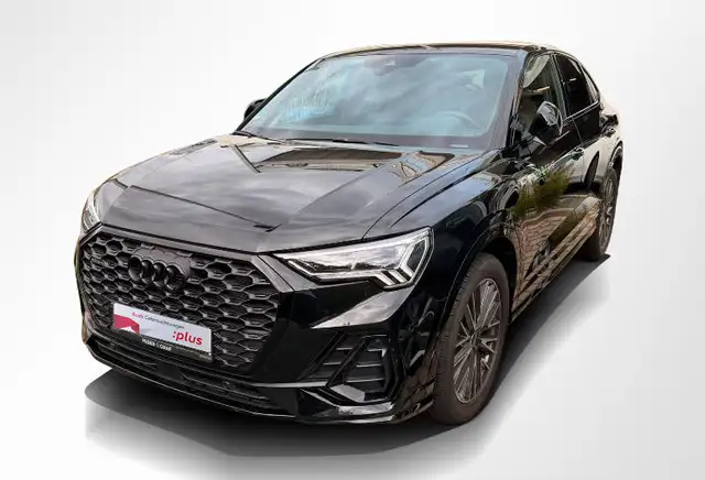 Audi Q3 view 8