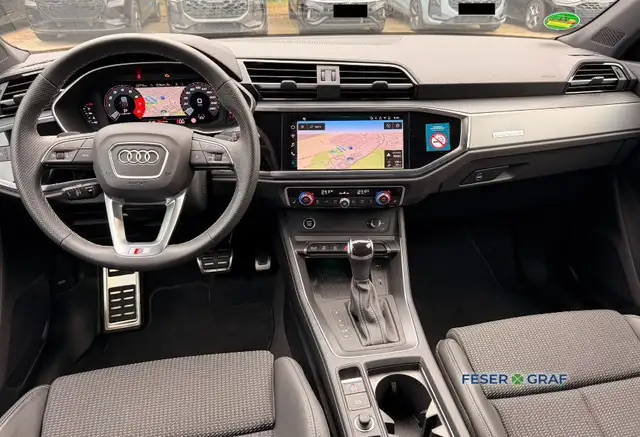 Audi Q3 view 5