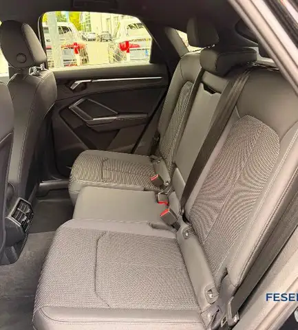 Audi Q3 view 7