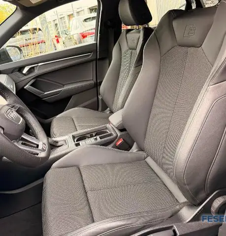 Audi Q3 view 6