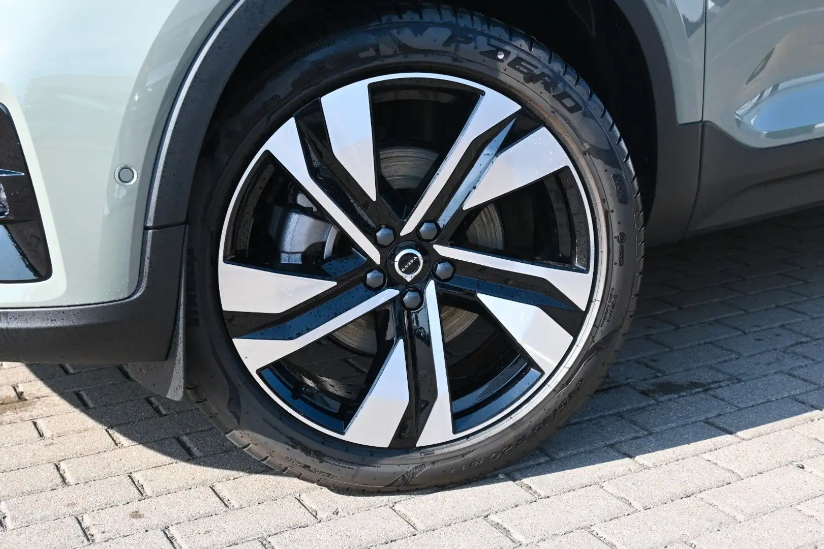 Volvo XC40 B4 DKG Plus Dark*FSHZG*360°*ACC* Grün - 2