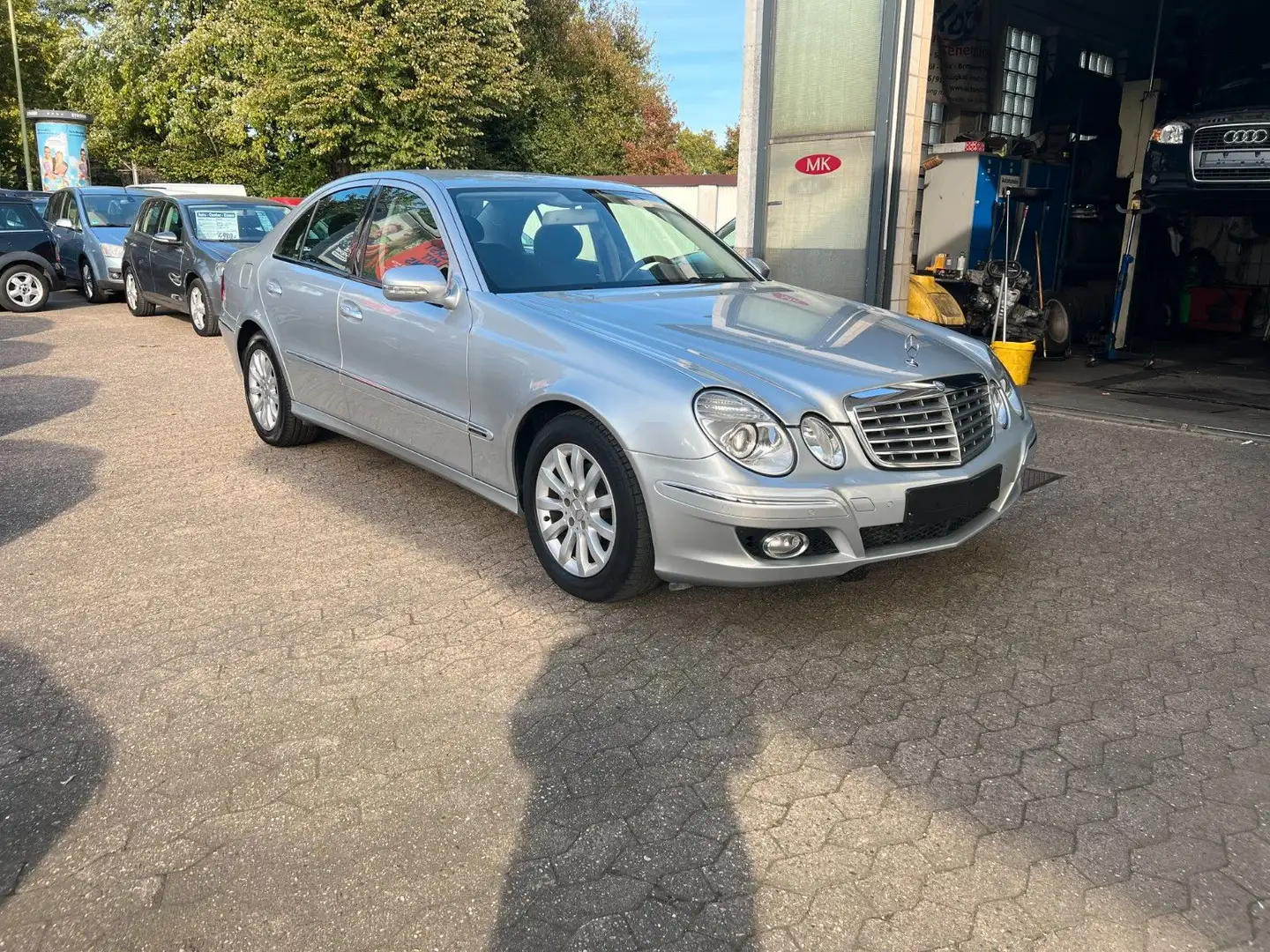 Mercedes-Benz E 220 CDI Climatronic-E Fenster-Automatic Silber - 1