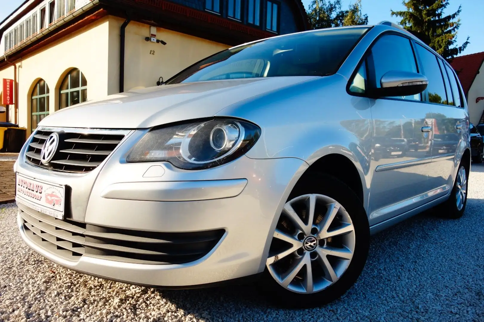 Volkswagen Touran Highline 1,4 Navi,PDC,Klimaaut.Sitzheiz. Silber - 1