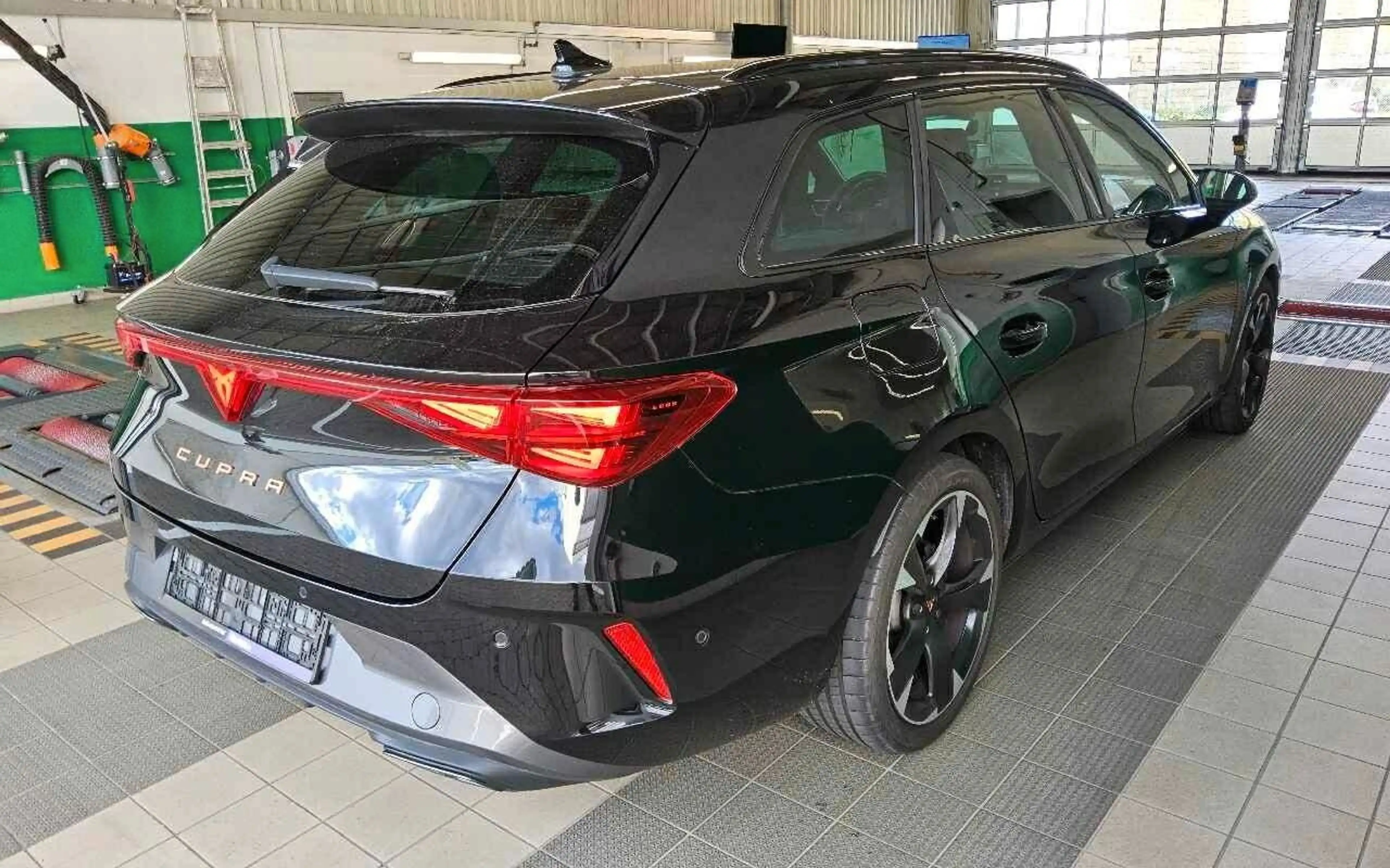 CUPRA Leon Sportstourer 2.0 TSI 150 kW 4Drive *1.Hd* — photo 3