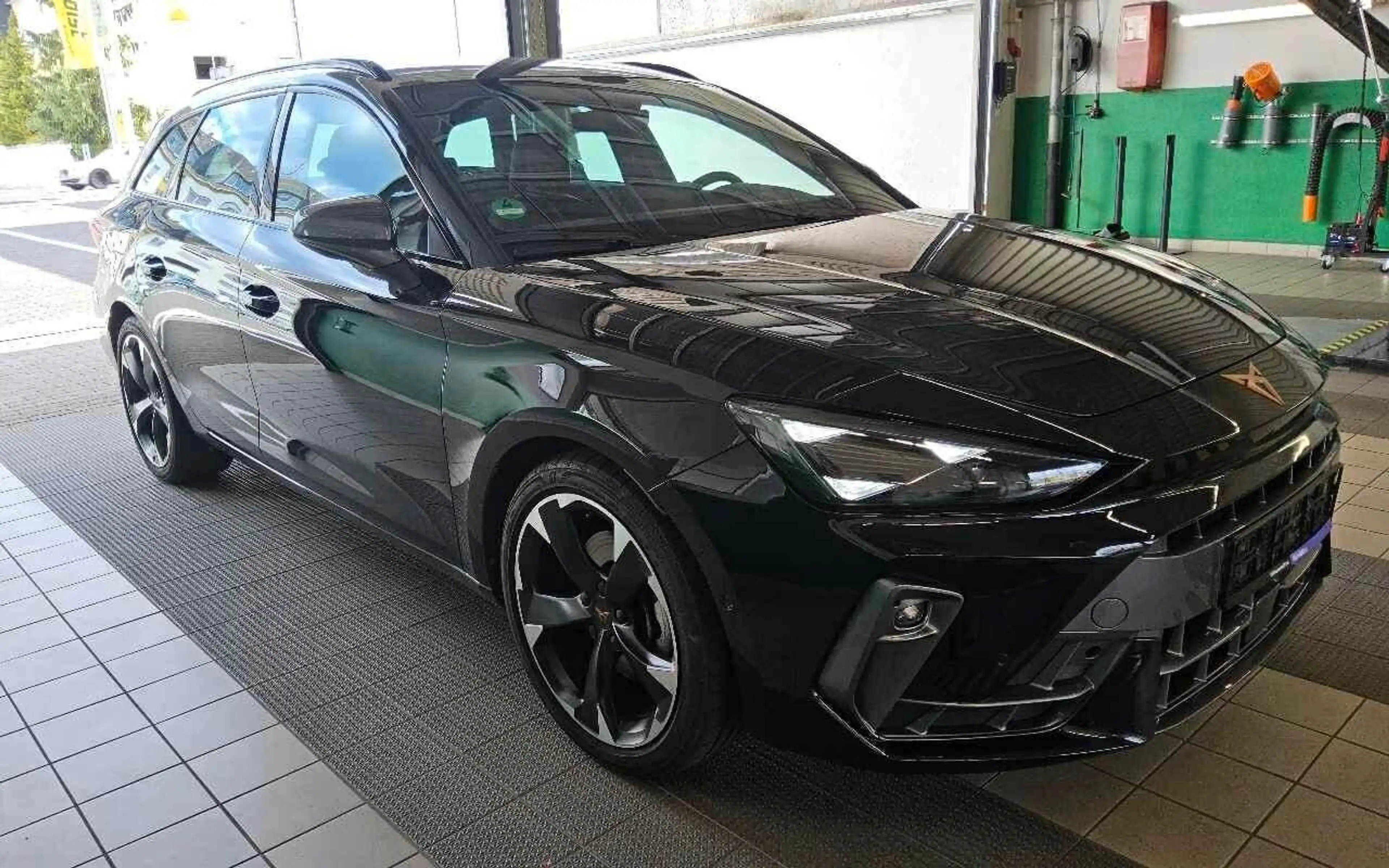 CUPRA Leon Sportstourer 2.0 TSI 150 kW 4Drive *1.Hd* — photo 2