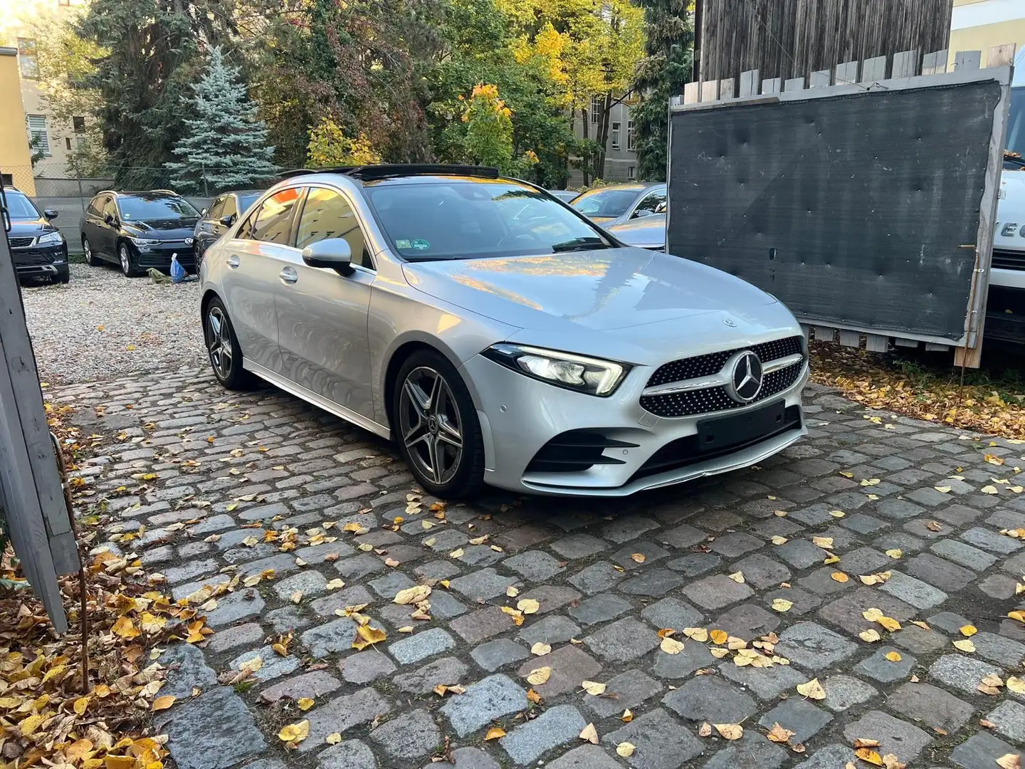Mercedes-Benz A 200 AMG-Line Lim. Automatik, Pano., Leder Argent - 1