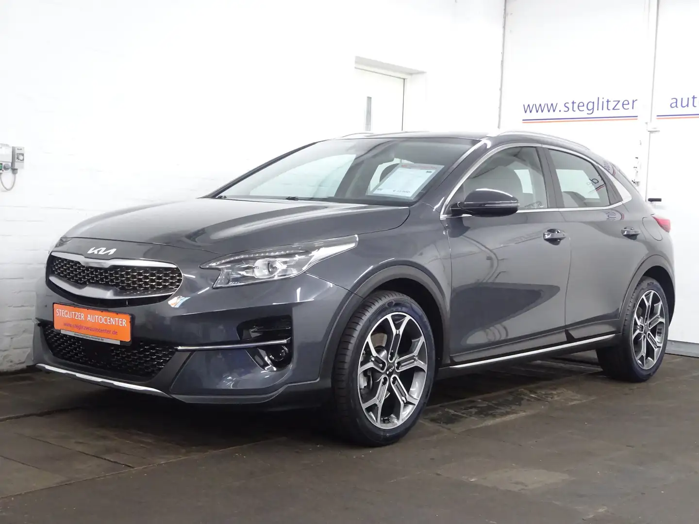 Kia XCeed 1.5 T-GDI Spirit DCT ACC/Navi/LED/Kamera/KEY/JBL Grijs - 1
