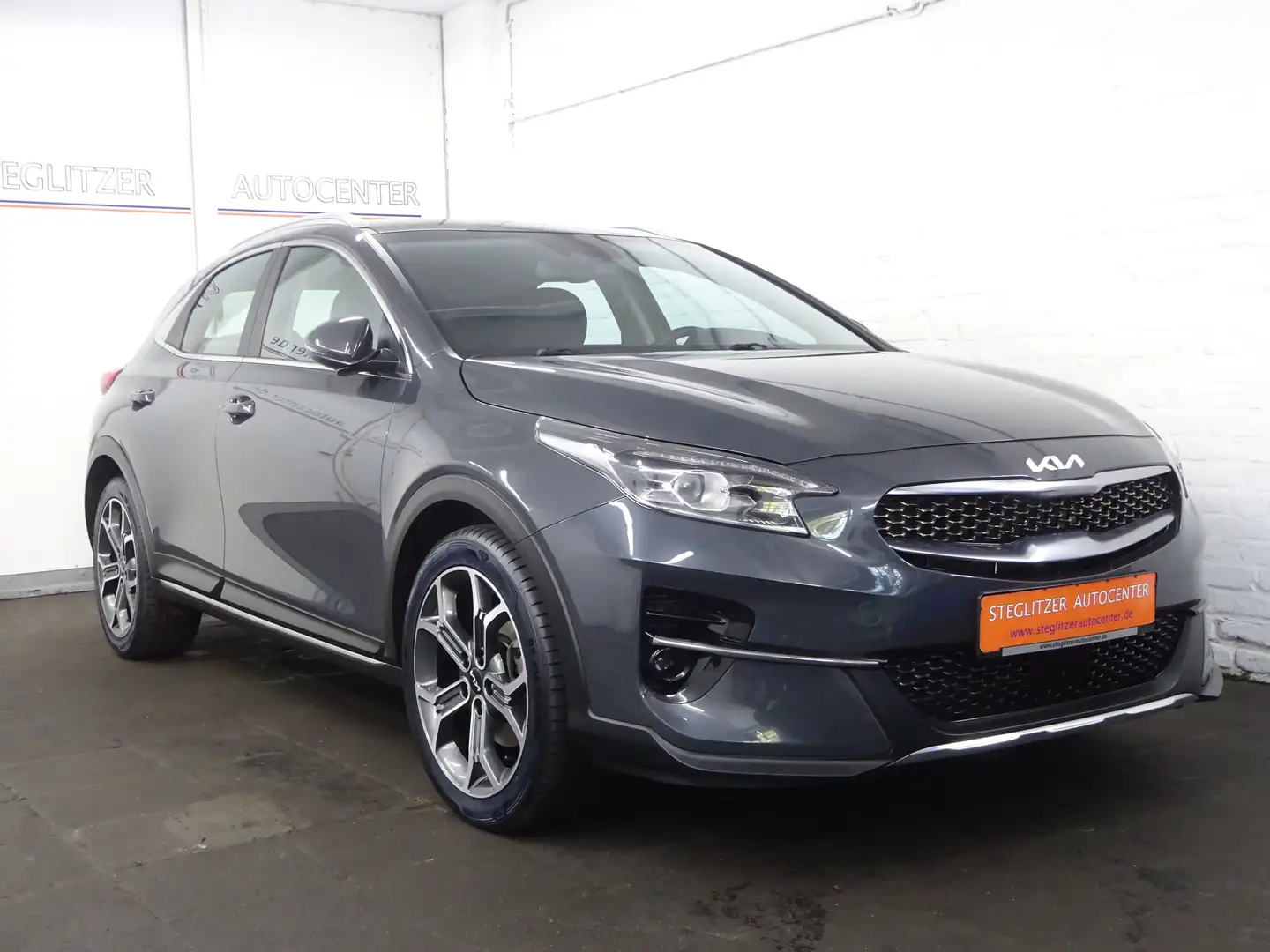 Kia XCeed 1.5 T-GDI Spirit DCT ACC/Navi/LED/Kamera/KEY/JBL Grijs - 2