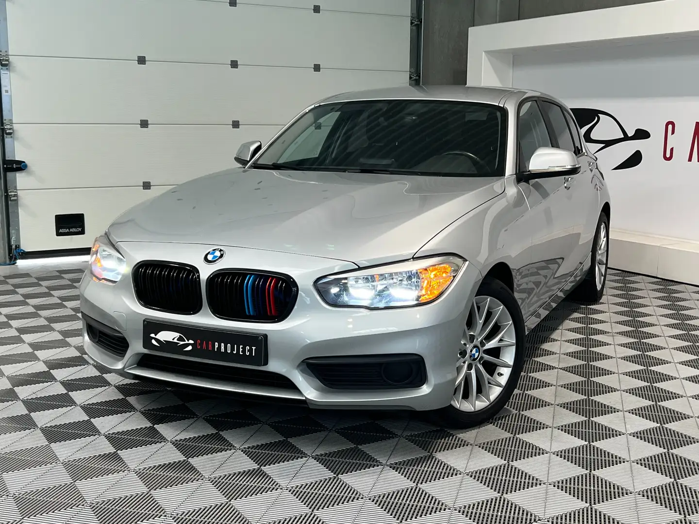 BMW 116 116i /GPS/ CLIM AUTO/ BLUETOOTH/ JA 17/GARANTIE Gris - 1