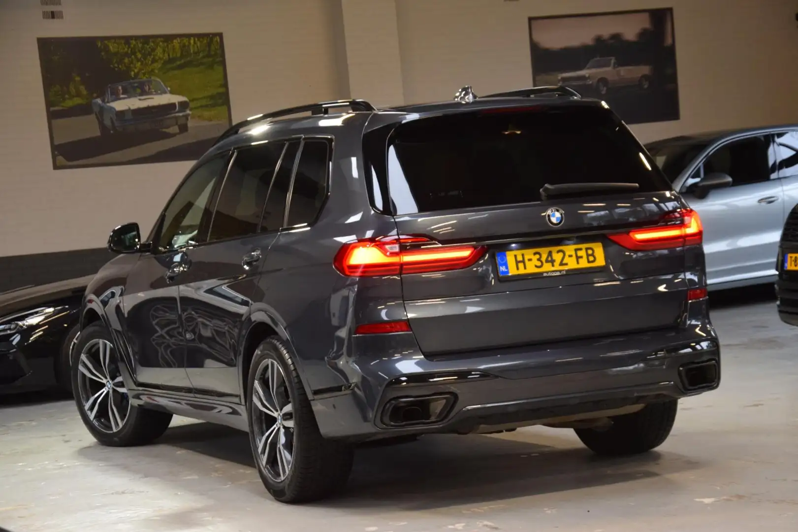 BMW X7 XDrive30d 6p. M-Pakket|1e Eig.|Org.NL|Panoramadak| Grau - 2