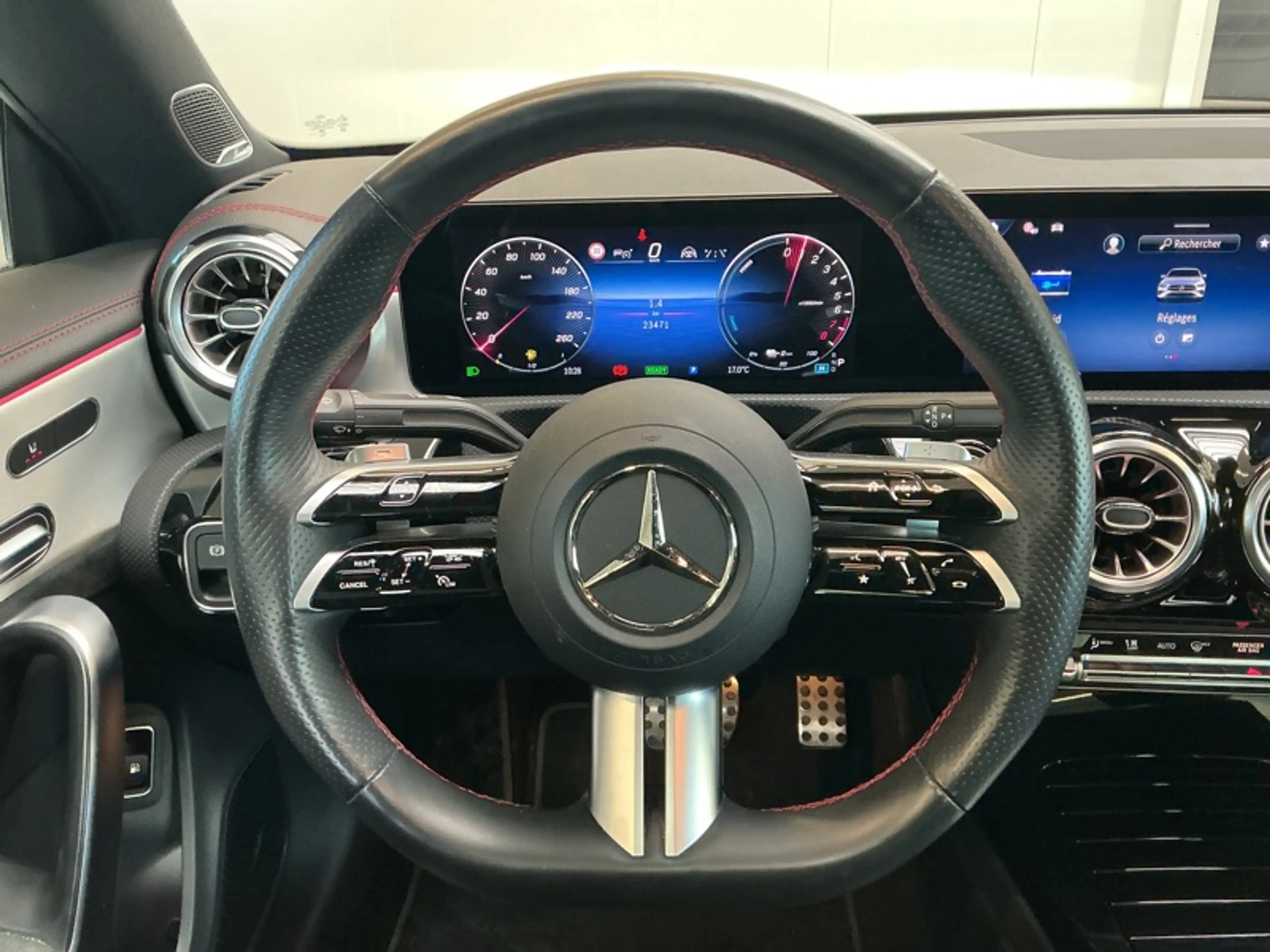 Mercedes-Benz CLA 250 e Coupé AMG Line Toit Pano — photo 3