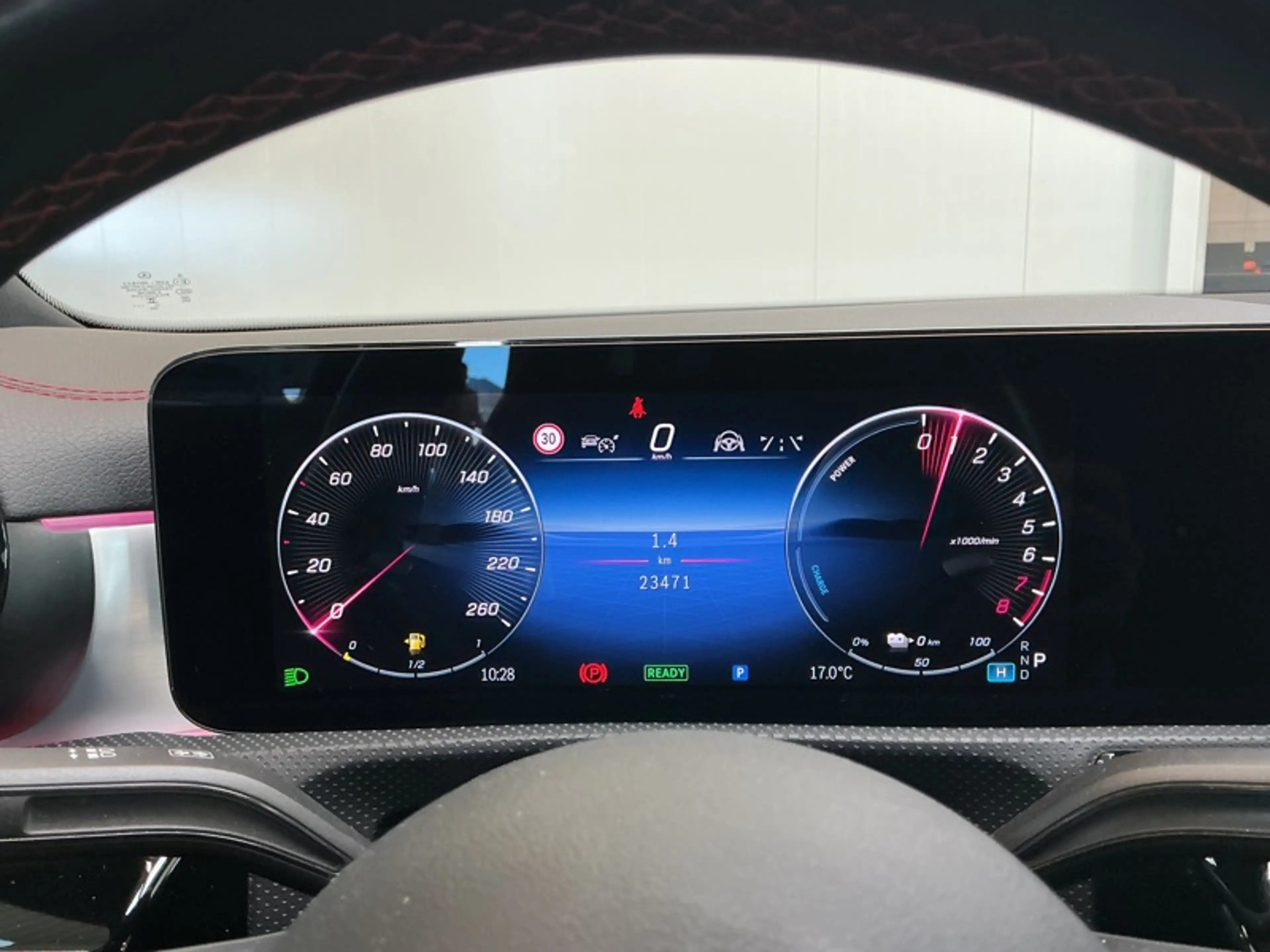Mercedes-Benz CLA 250 e Coupé AMG Line Toit Pano — photo 13