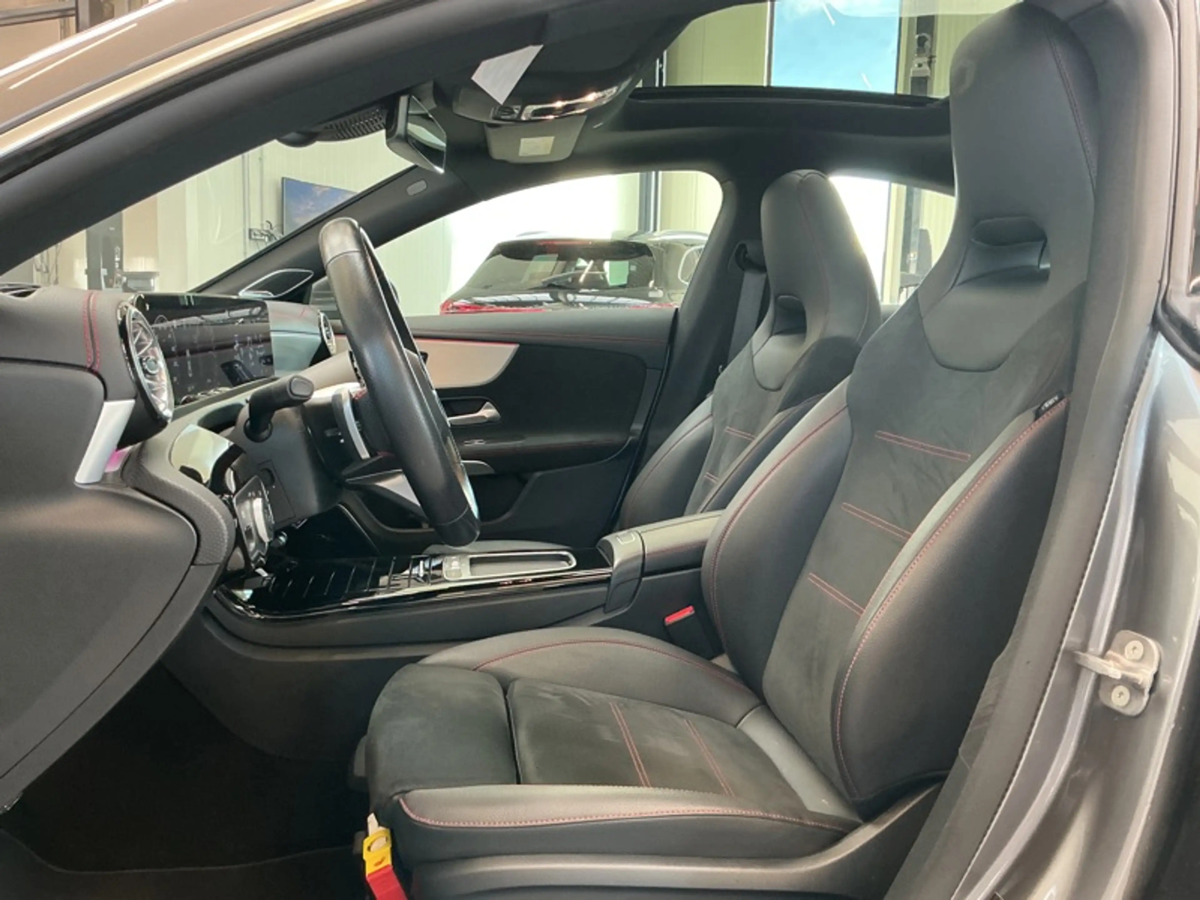 Mercedes-Benz CLA 250 e Coupé AMG Line Toit Pano — photo 10