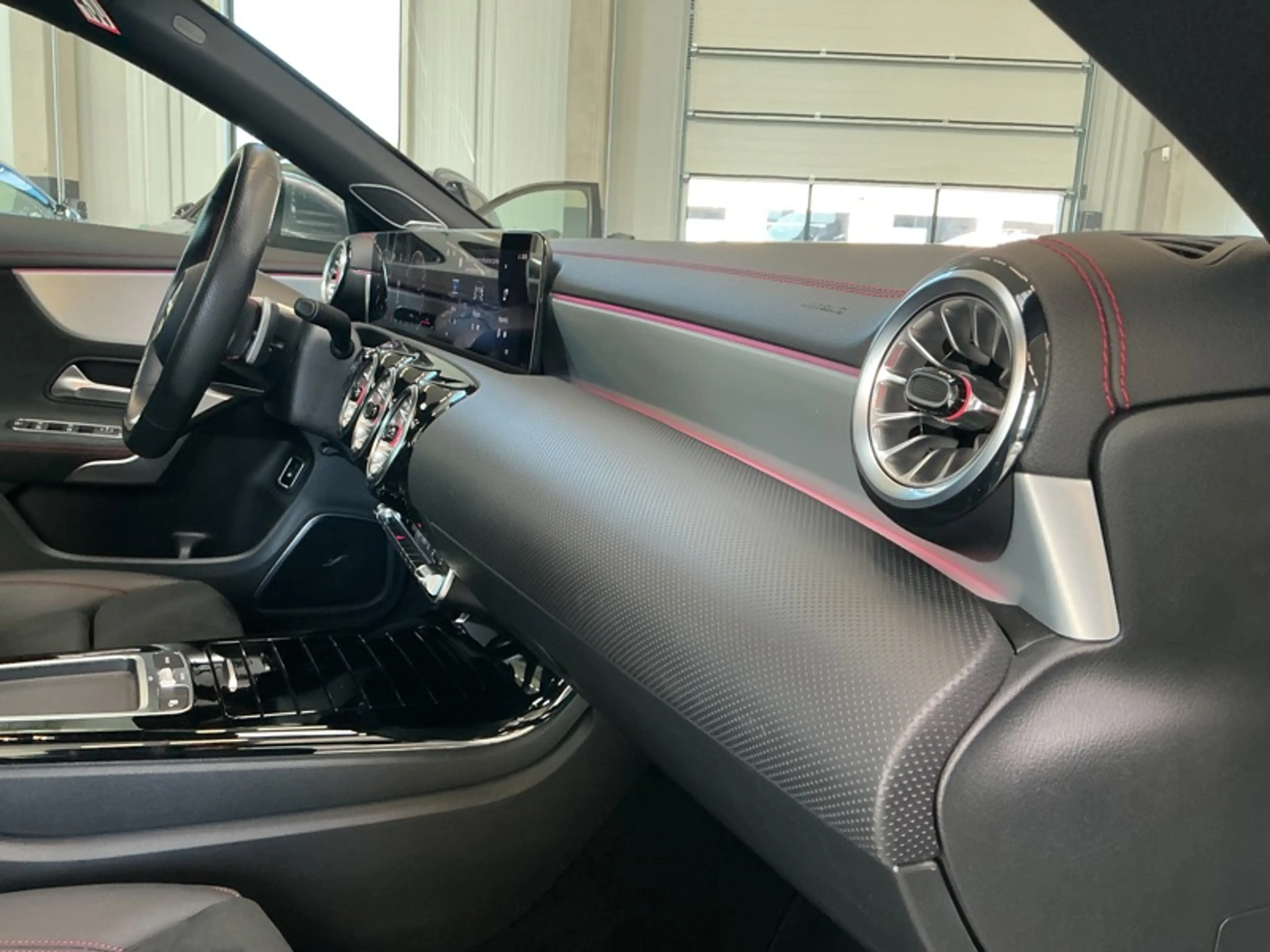 Mercedes-Benz CLA 250 e Coupé AMG Line Toit Pano — photo 15
