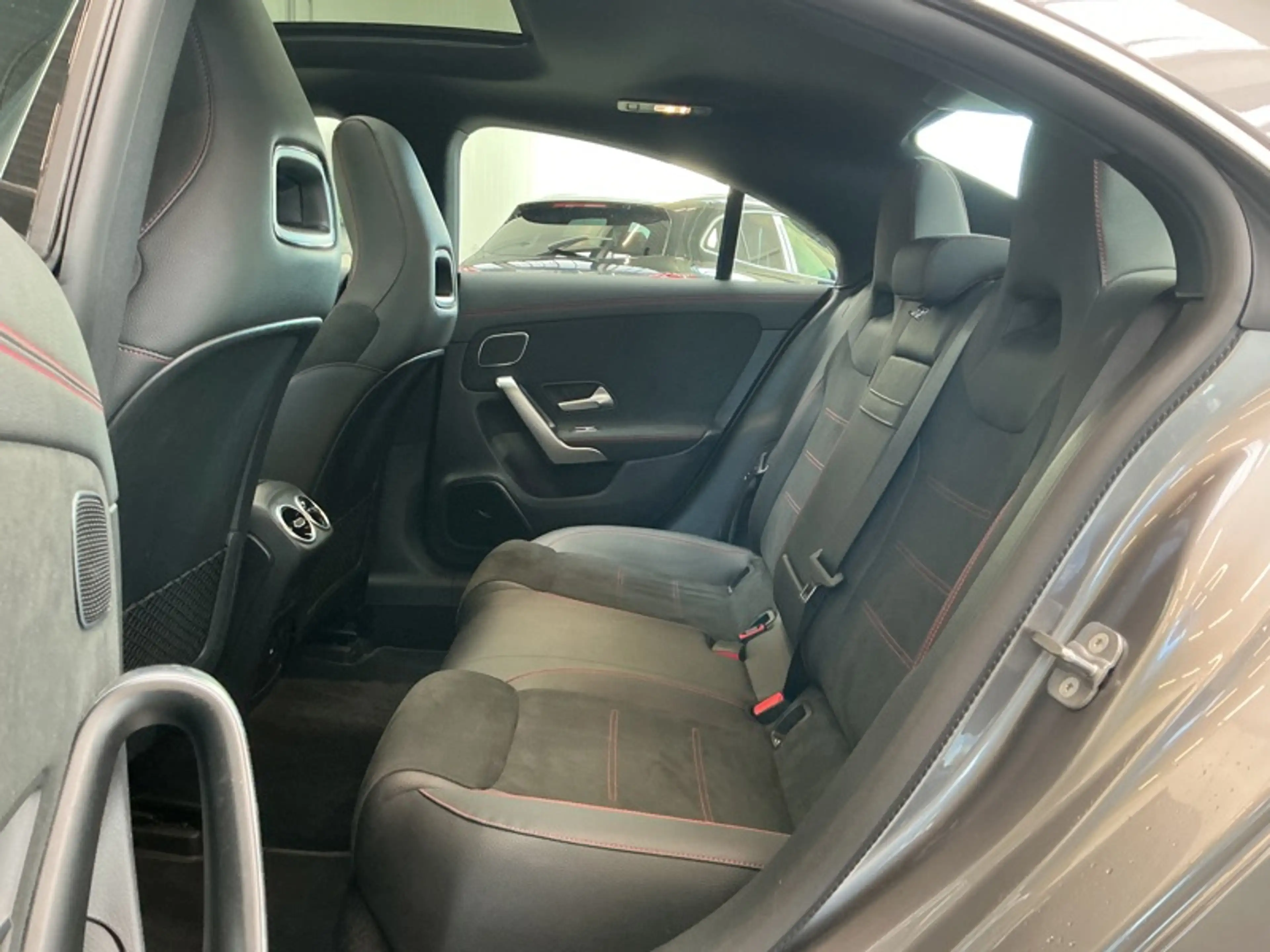 Mercedes-Benz CLA 250 e Coupé AMG Line Toit Pano — photo 11