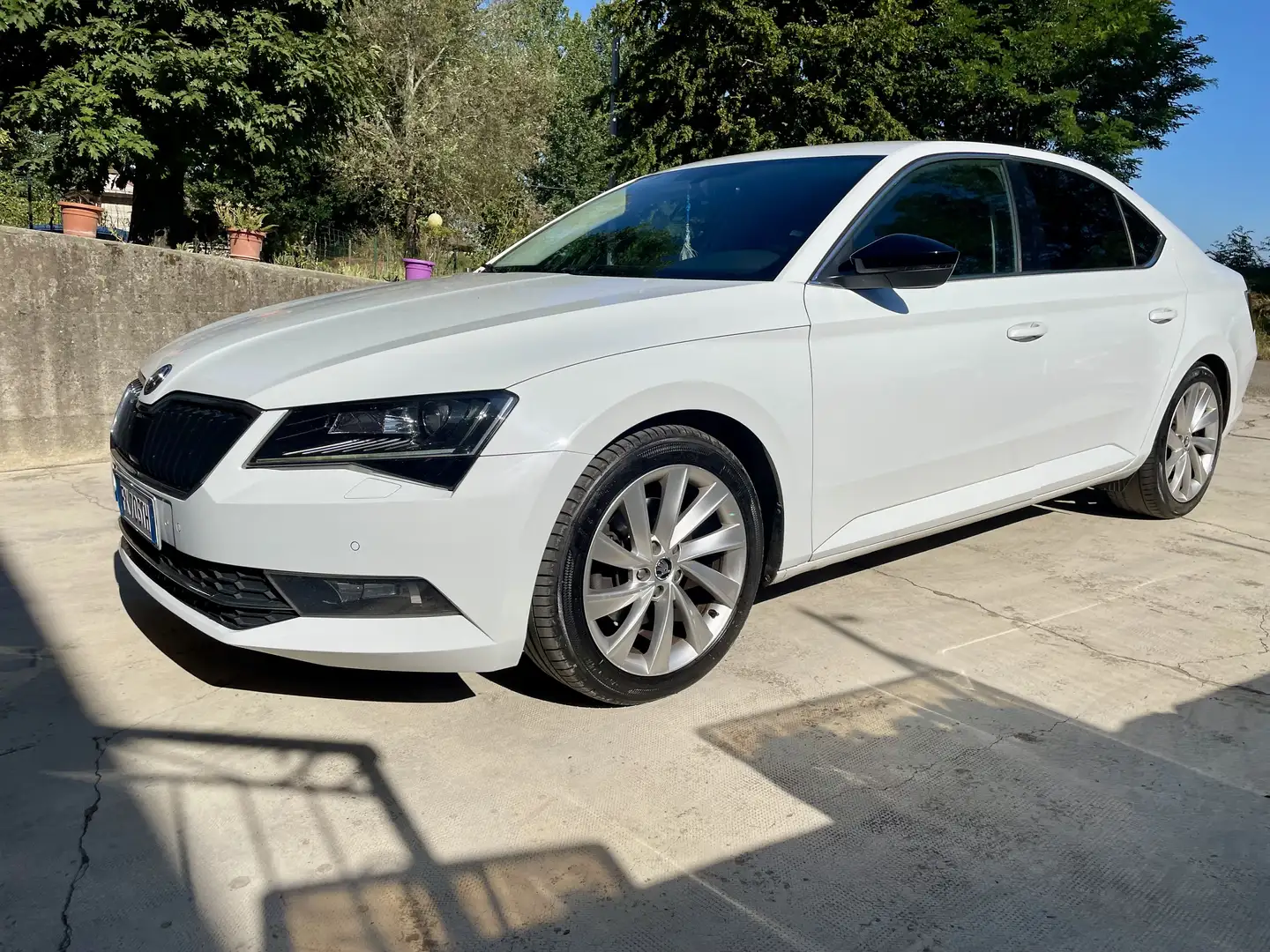 Skoda Superb 2.0 TDI DSG Style - 1