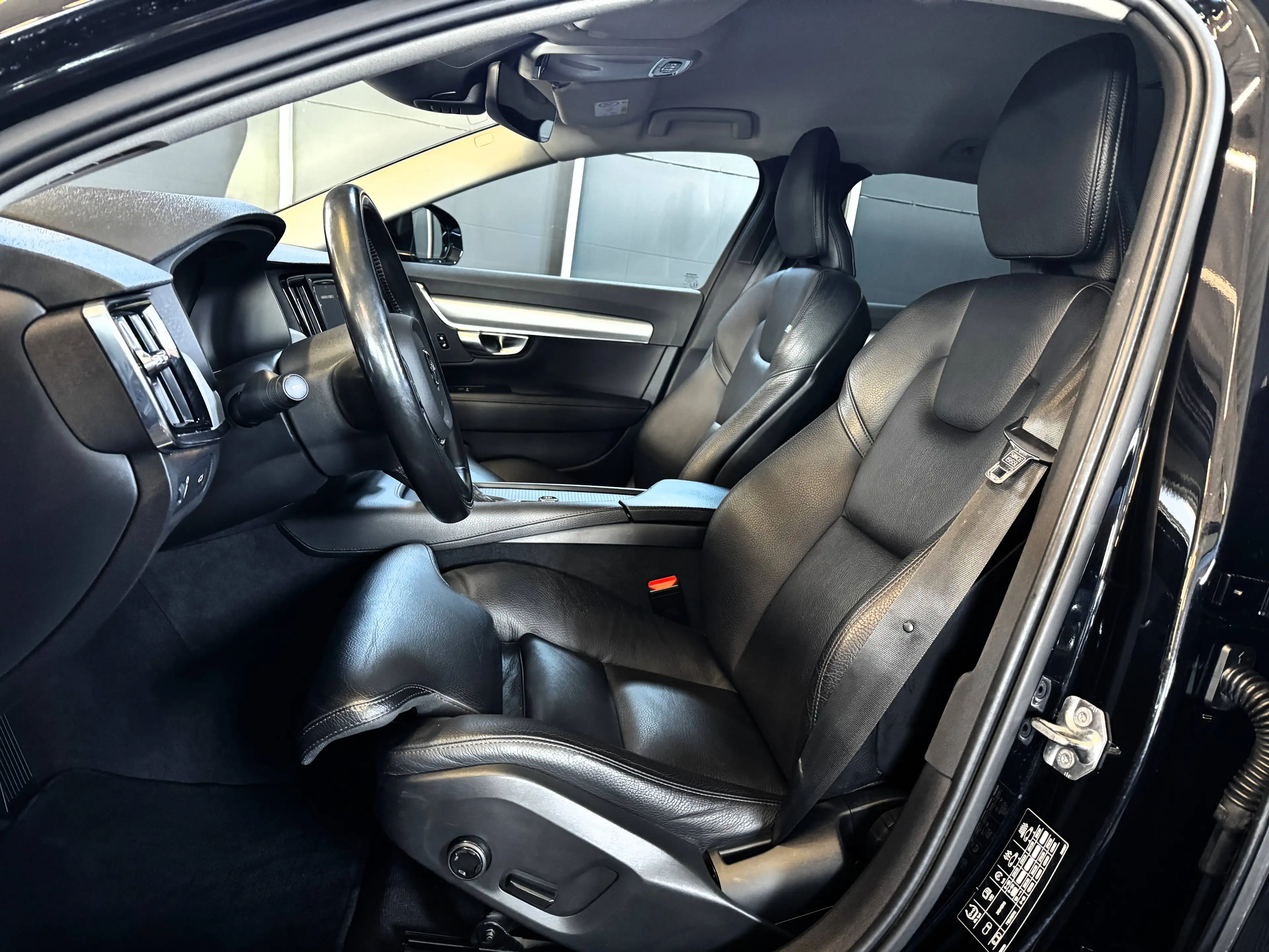 Volvo V90 D4 Momentum Pro 1.Besitz/Leder/Kamera/Led/4xSitzheizung/Navi — photo 15
