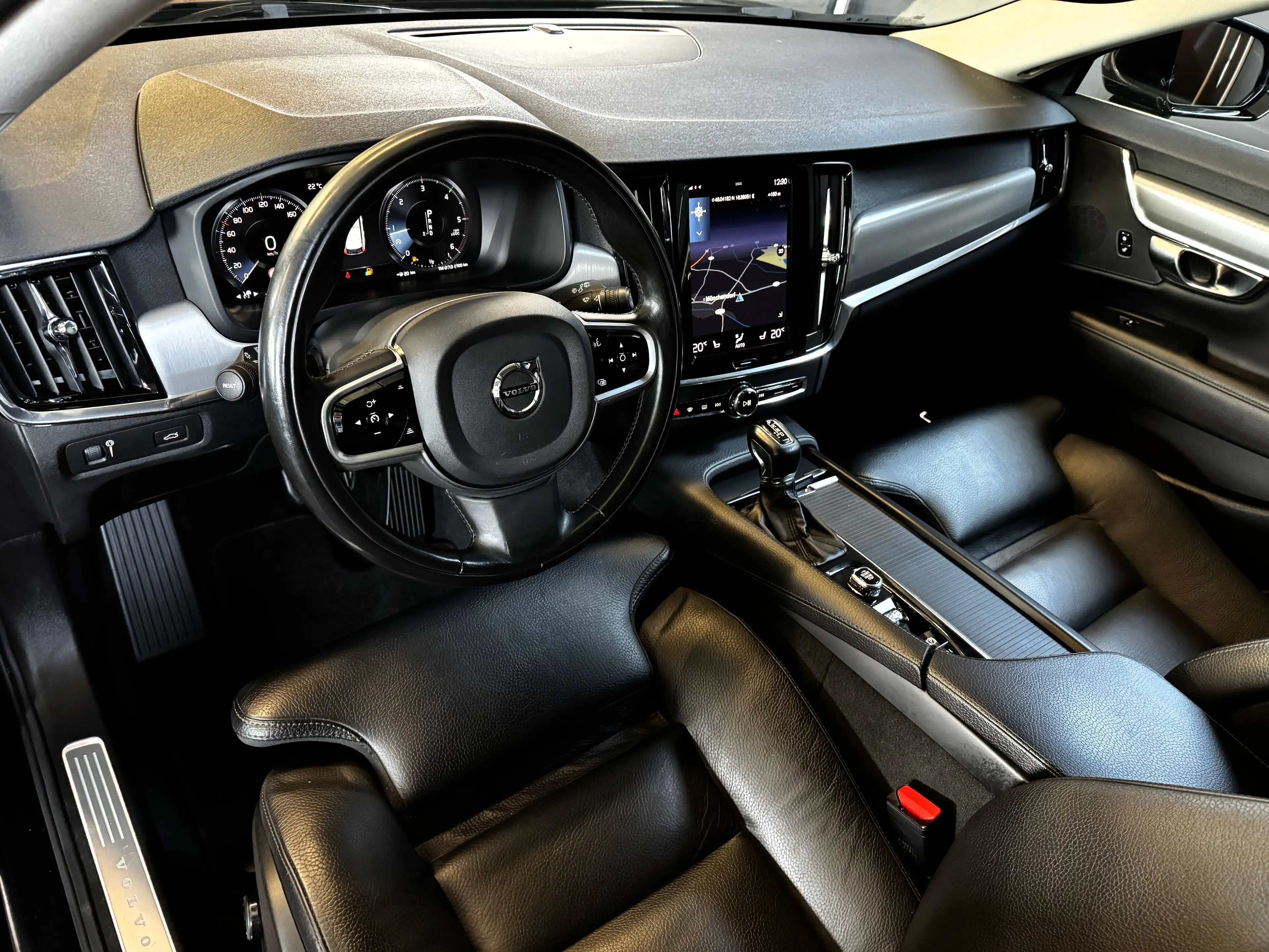 Volvo V90 D4 Momentum Pro 1.Besitz/Leder/Kamera/Led/4xSitzheizung/Navi — photo 13