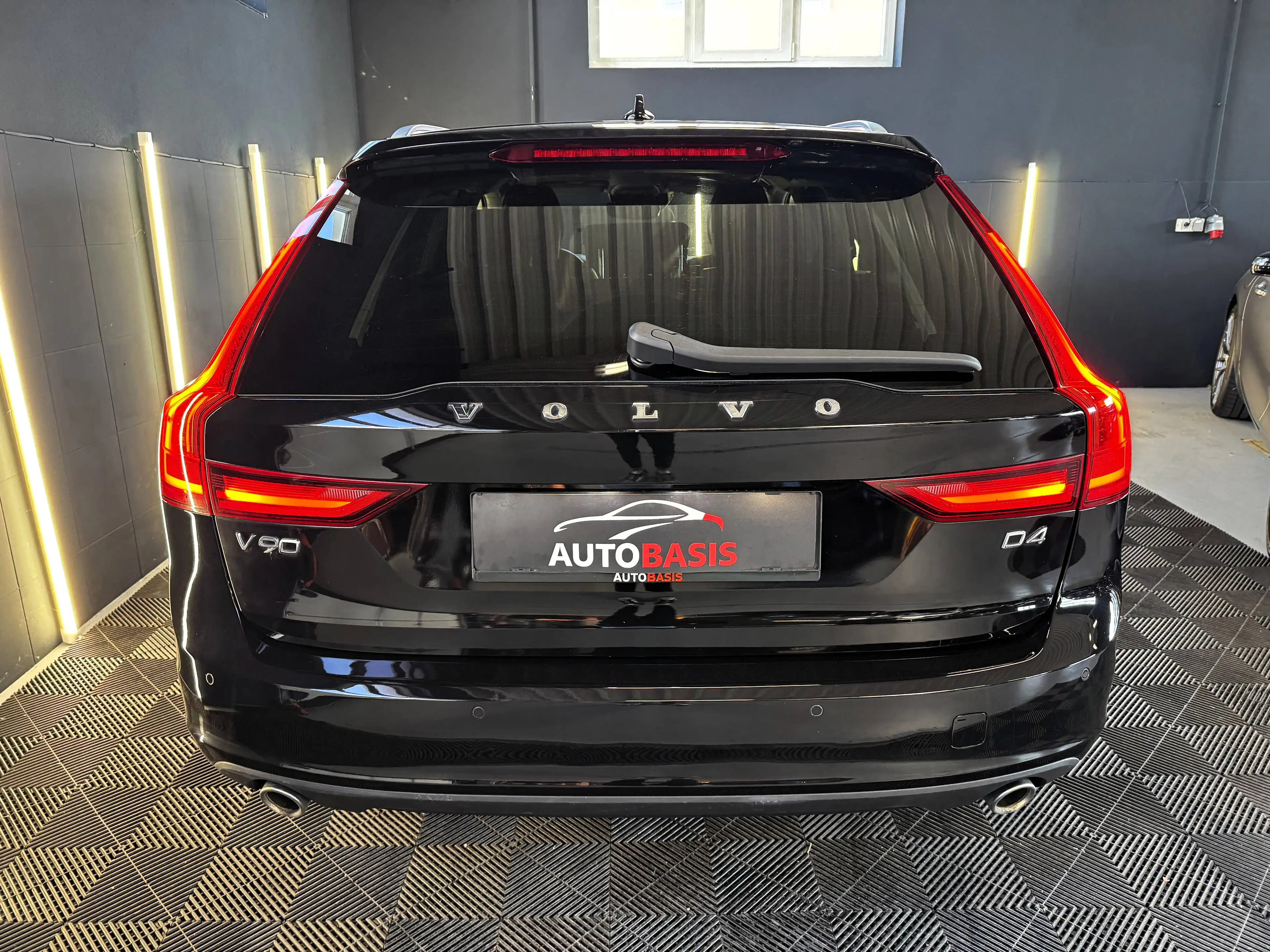 Volvo V90 D4 Momentum Pro 1.Besitz/Leder/Kamera/Led/4xSitzheizung/Navi — photo 10