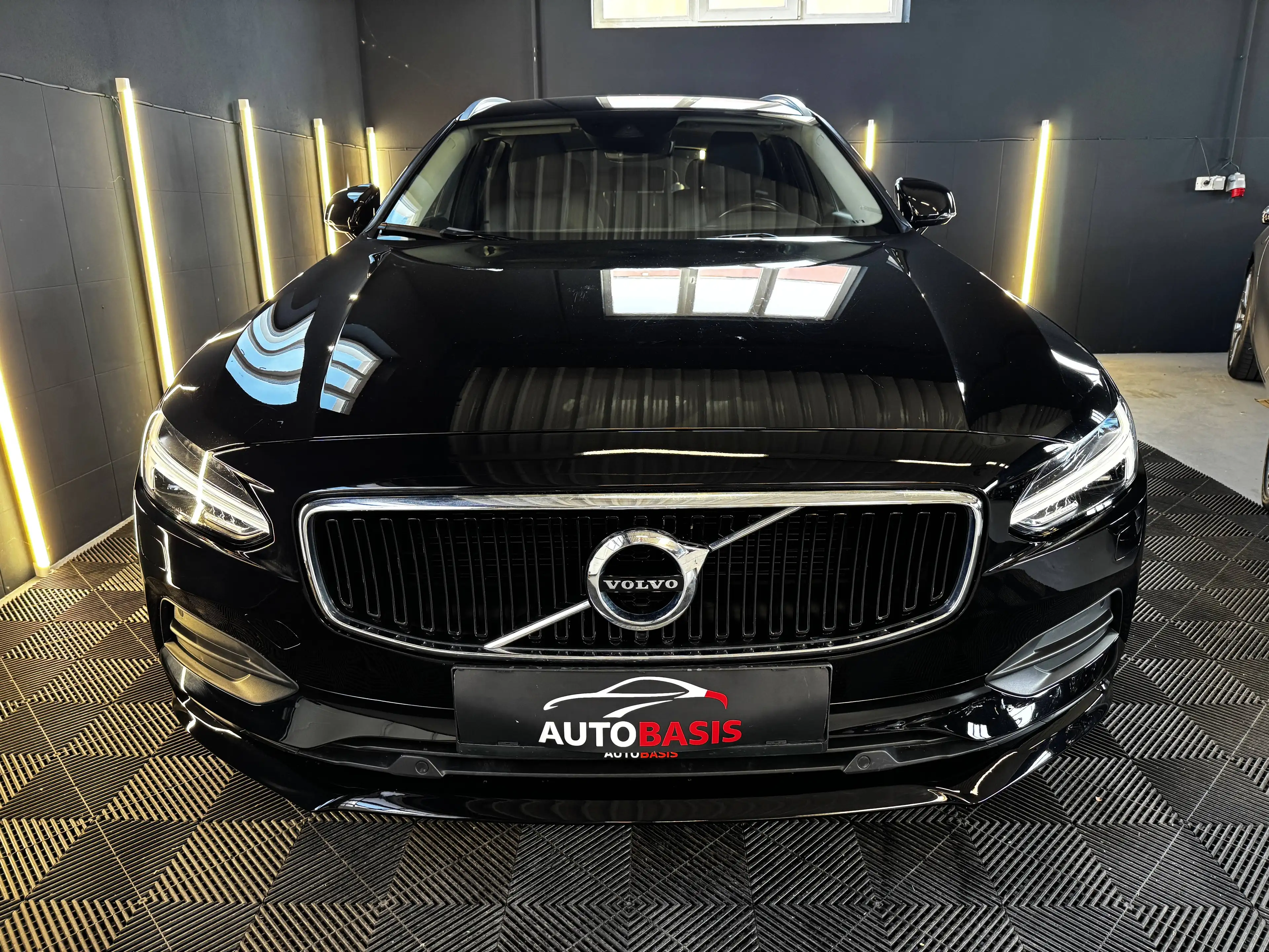 Volvo V90 D4 Momentum Pro 1.Besitz/Leder/Kamera/Led/4xSitzheizung/Navi — photo 3