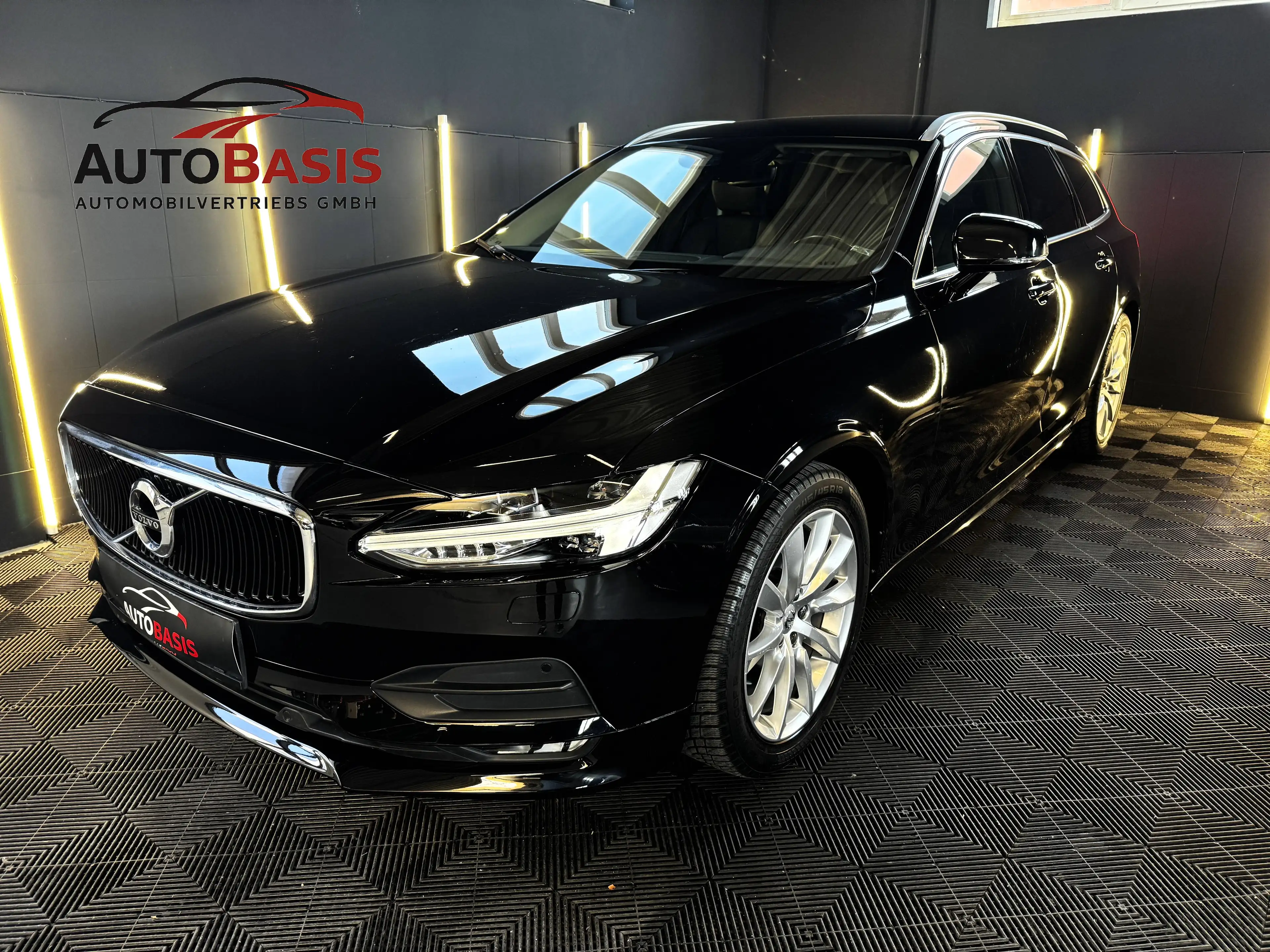 Volvo V90 D4 Momentum Pro 1.Besitz/Leder/Kamera/Led/4xSitzheizung/Navi