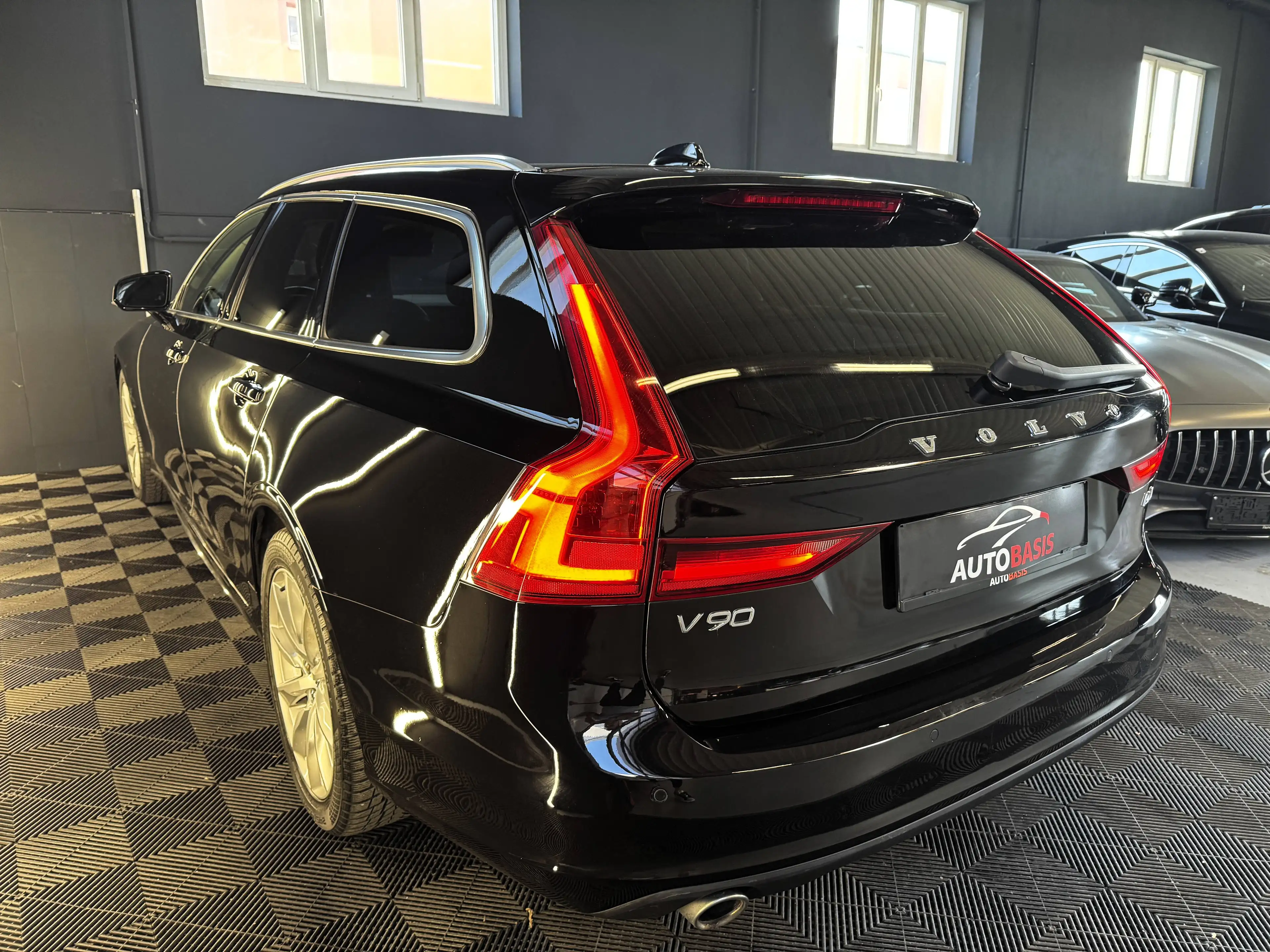 Volvo V90 D4 Momentum Pro 1.Besitz/Leder/Kamera/Led/4xSitzheizung/Navi — photo 11