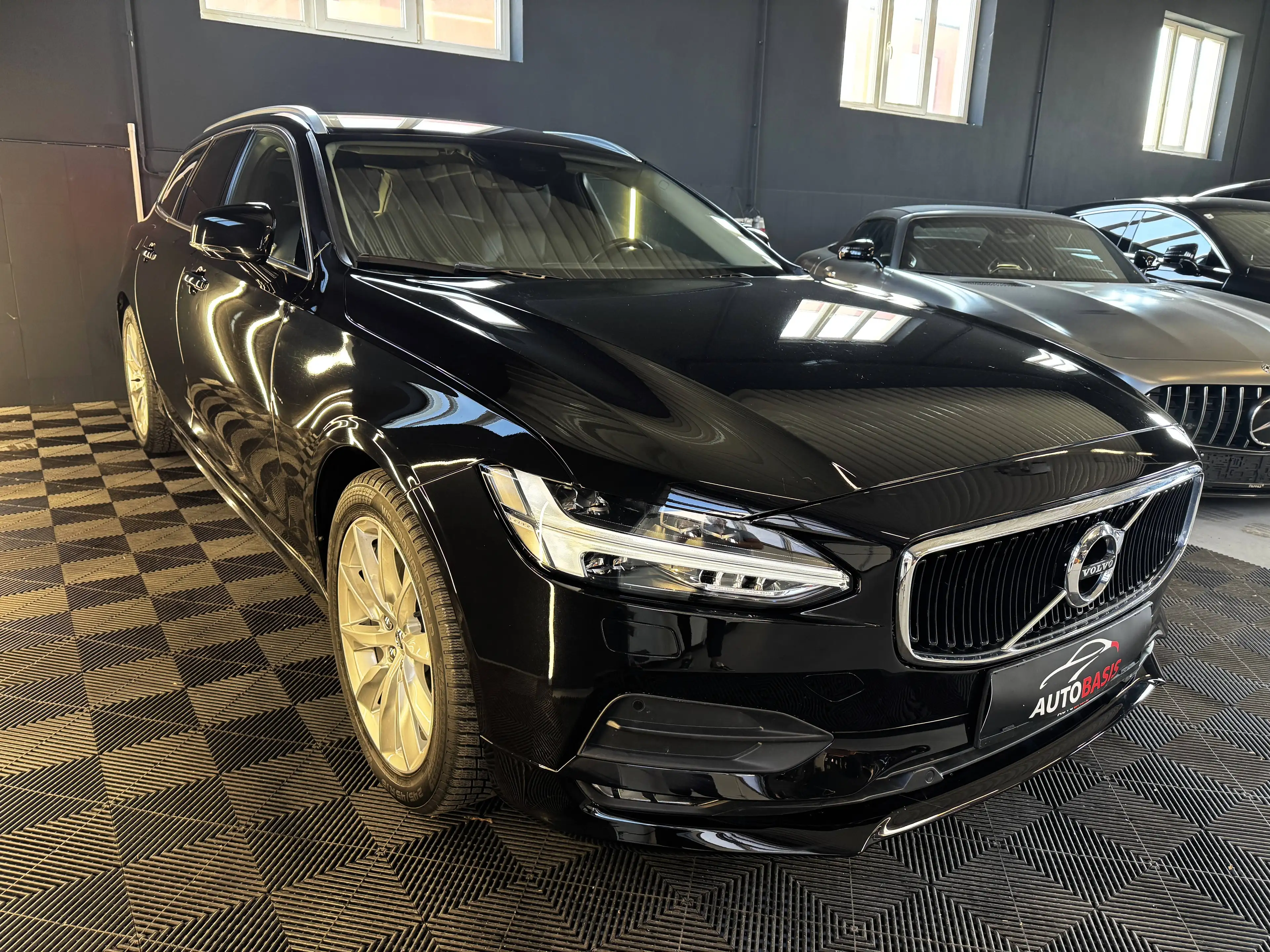 Volvo V90 D4 Momentum Pro 1.Besitz/Leder/Kamera/Led/4xSitzheizung/Navi — photo 4