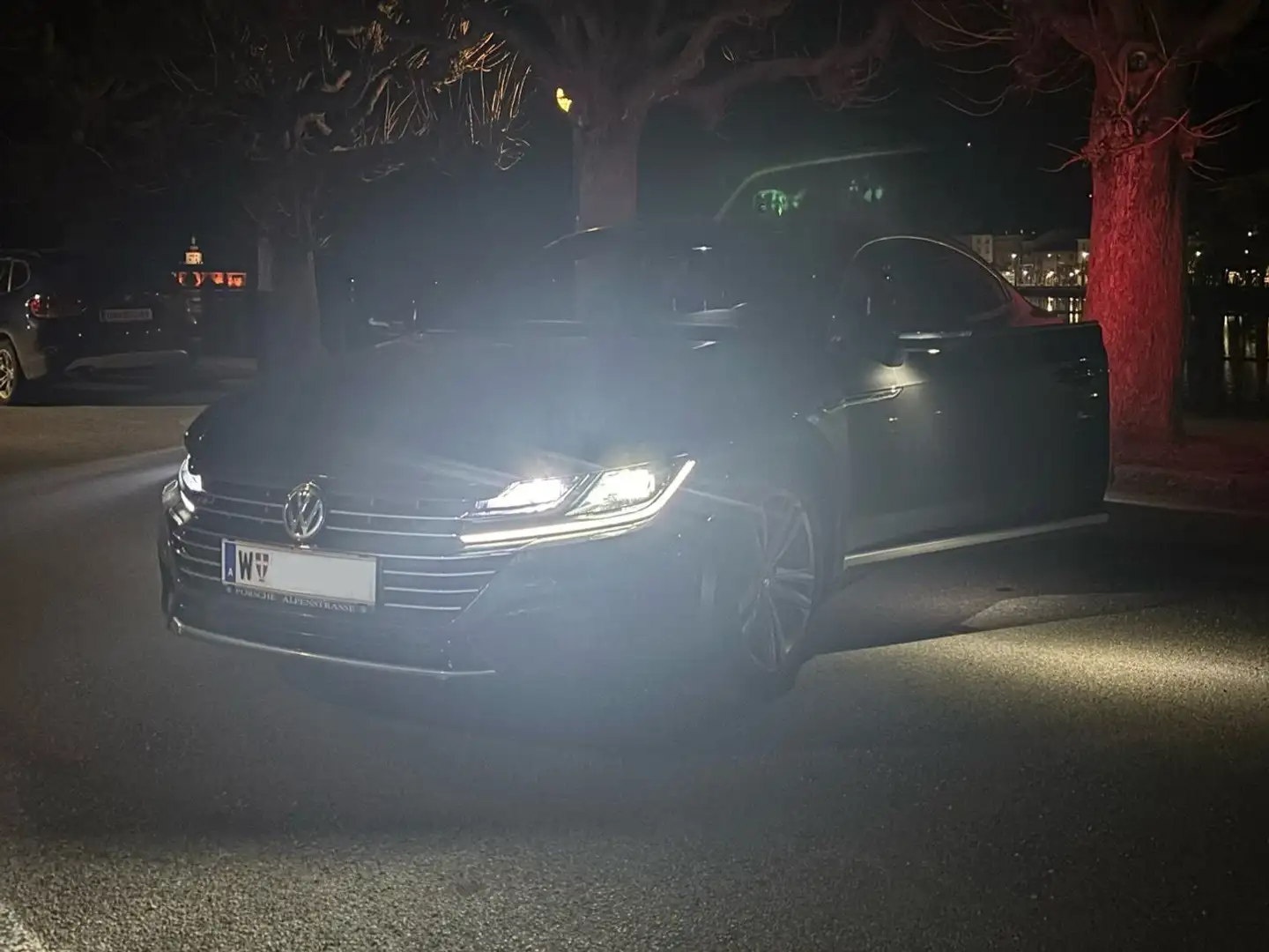 Volkswagen Arteon Arteon+R-Line+2,0+TDI+DSG+R-Line Grau - 1