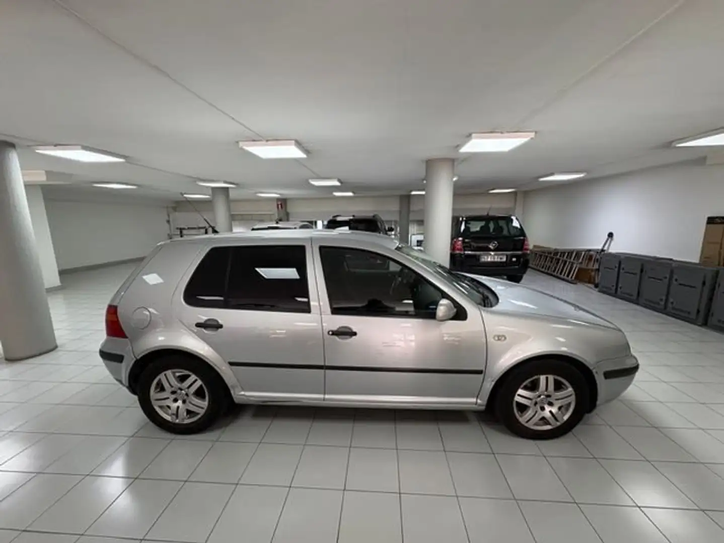 Volkswagen Golf 1.9 TDI CONCEPTLINE 90CV Gris - 2
