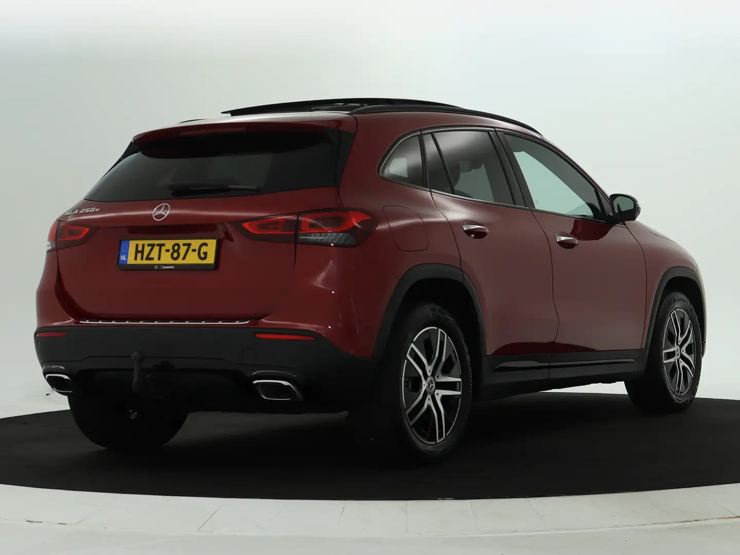 Mercedes-Benz GLA 250 e Plug-In Hybride | Panoramadak | Night Pakket | T Rot - 2