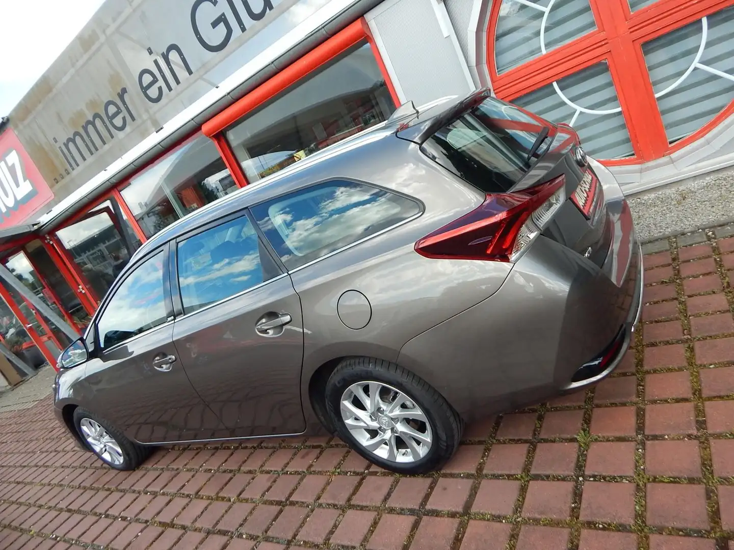 Toyota Auris Edition-S Grey - 2