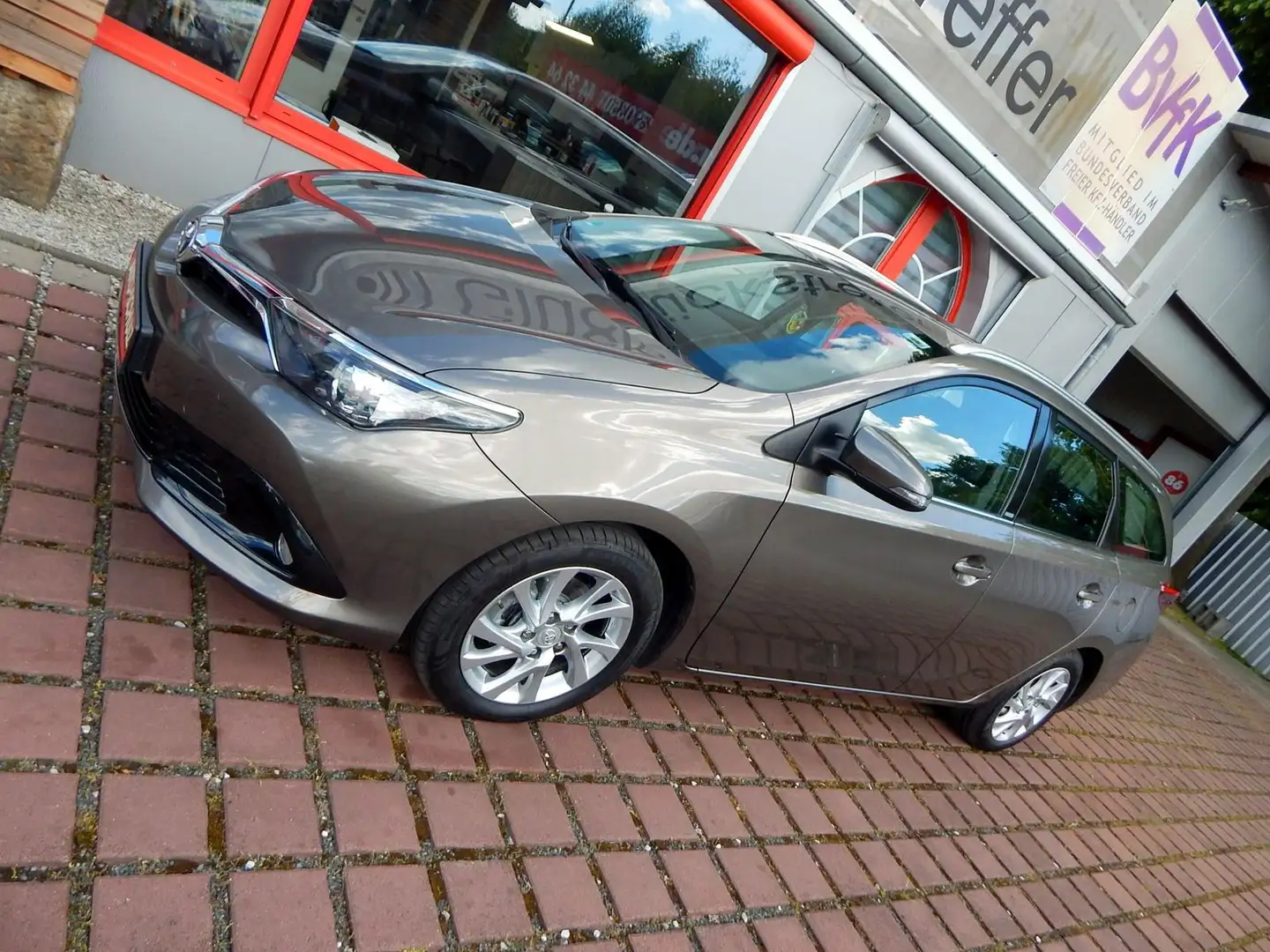 Toyota Auris Edition-S Grey - 1