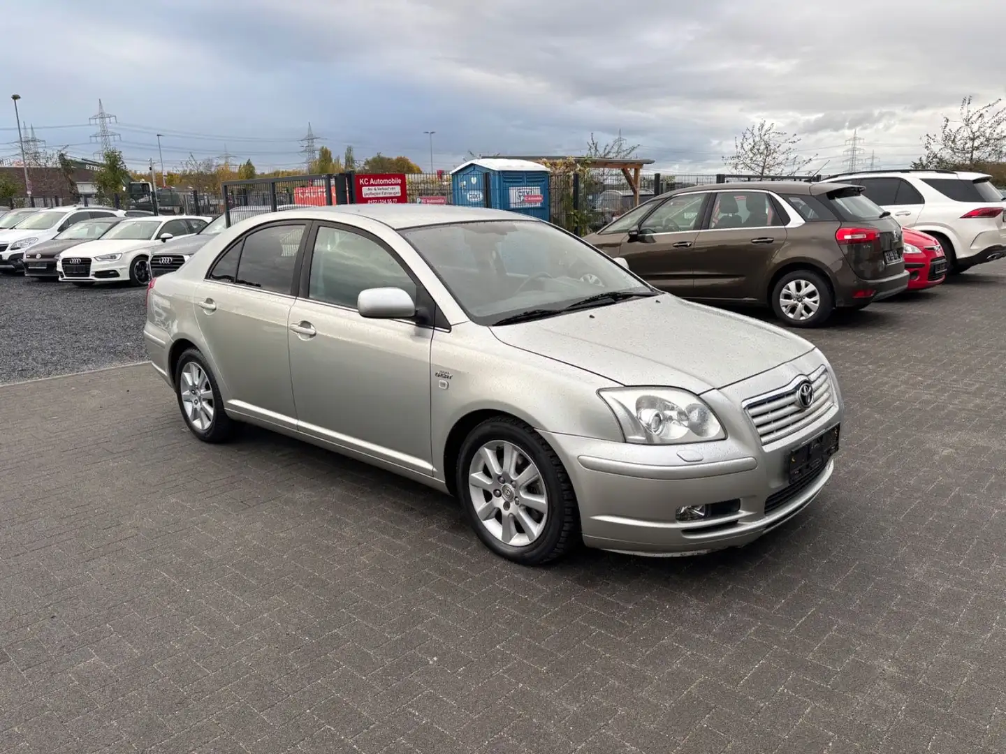 Toyota Avensis 2.2 D-CATLiftback / Executive*XENON* Argent - 1