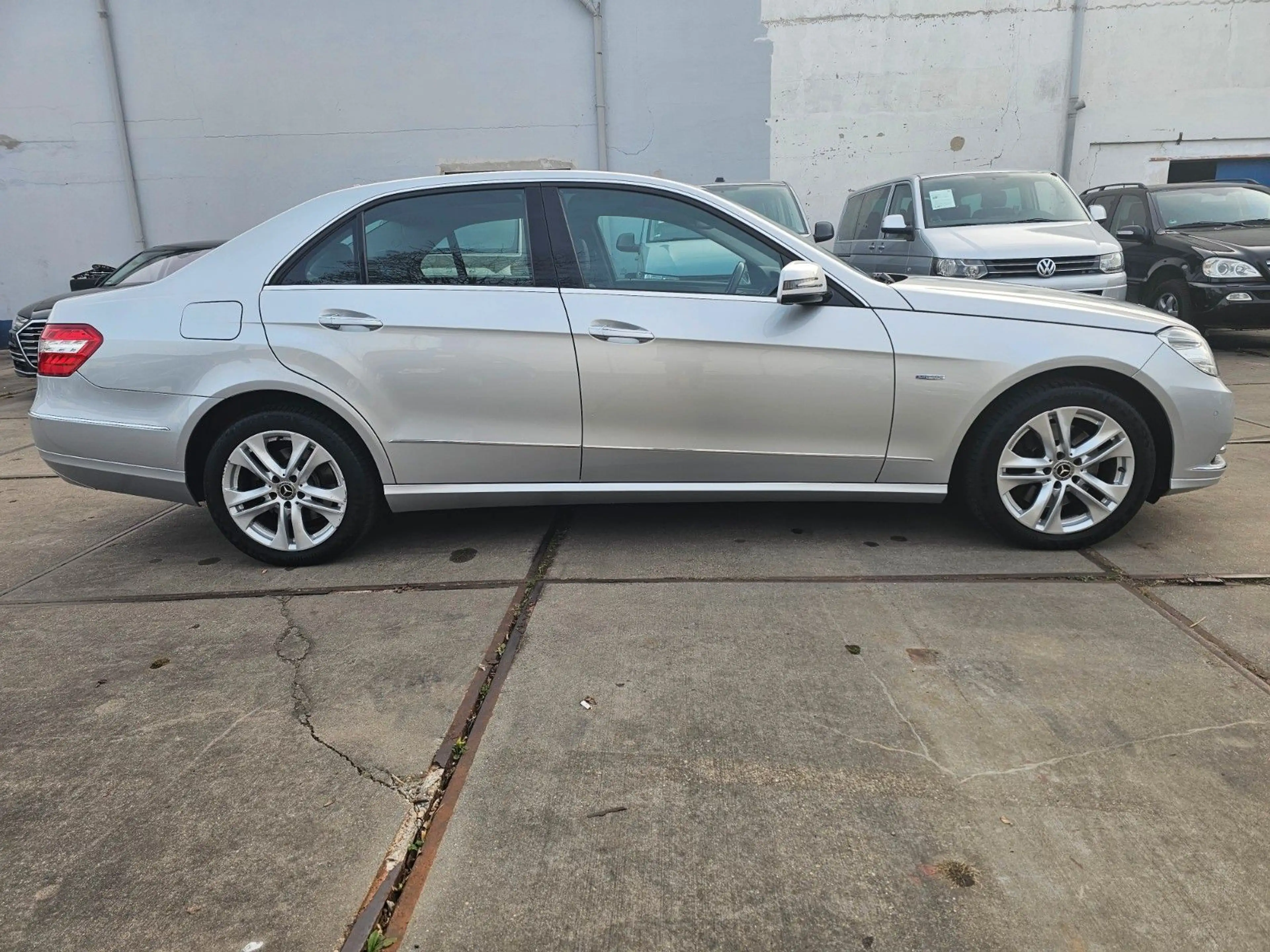 Mercedes-Benz E 250 CGI, Automatik,Top Zustand,1 Jahr Garantie — photo 4