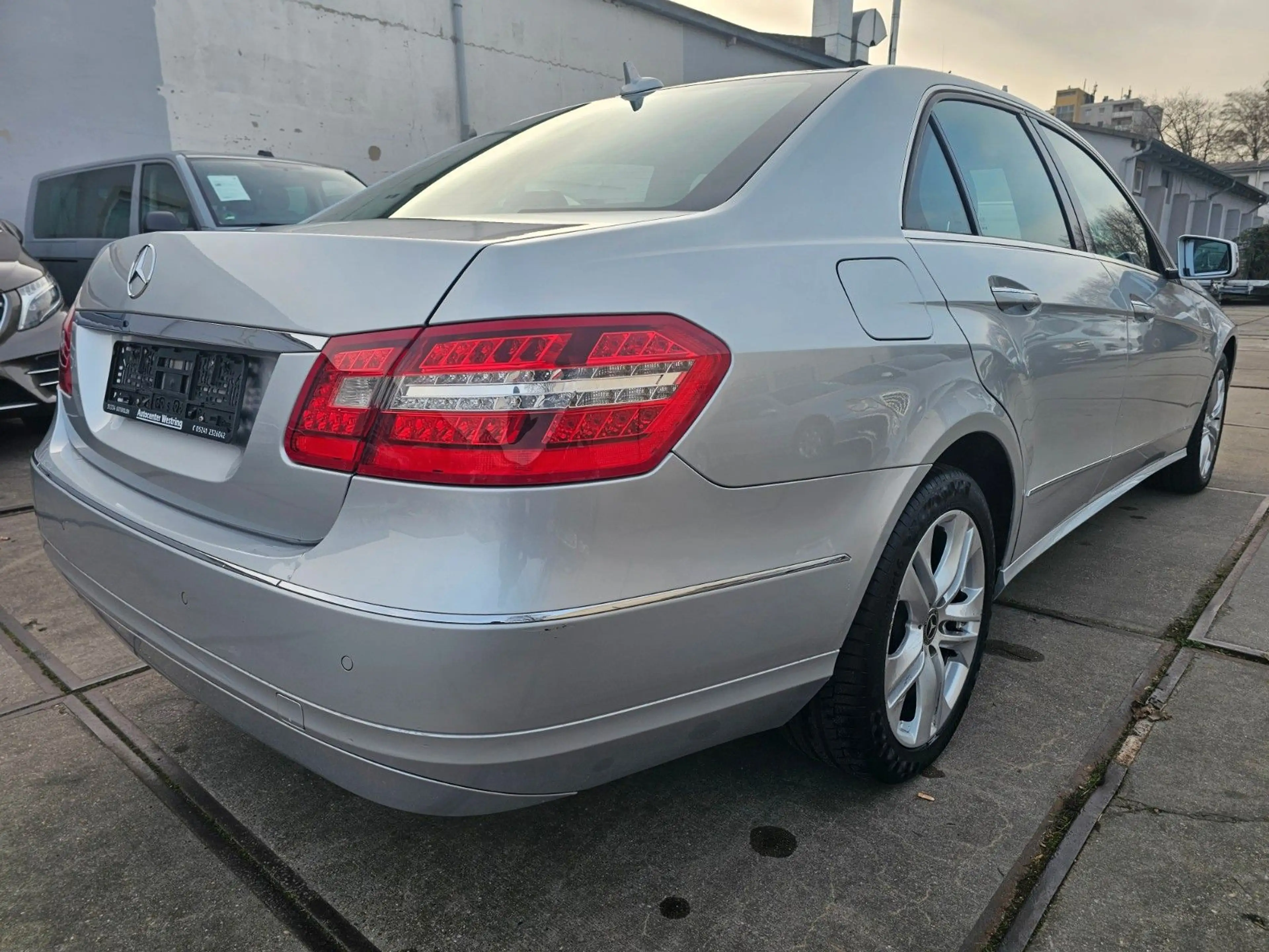 Mercedes-Benz E 250 CGI, Automatik,Top Zustand,1 Jahr Garantie — photo 5