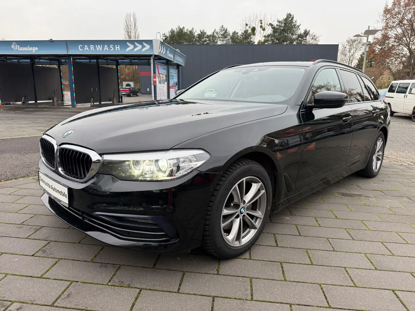BMW 520 d Sport Line,Automatik,Navi,LED,Leder,PaNo Schwarz - 1