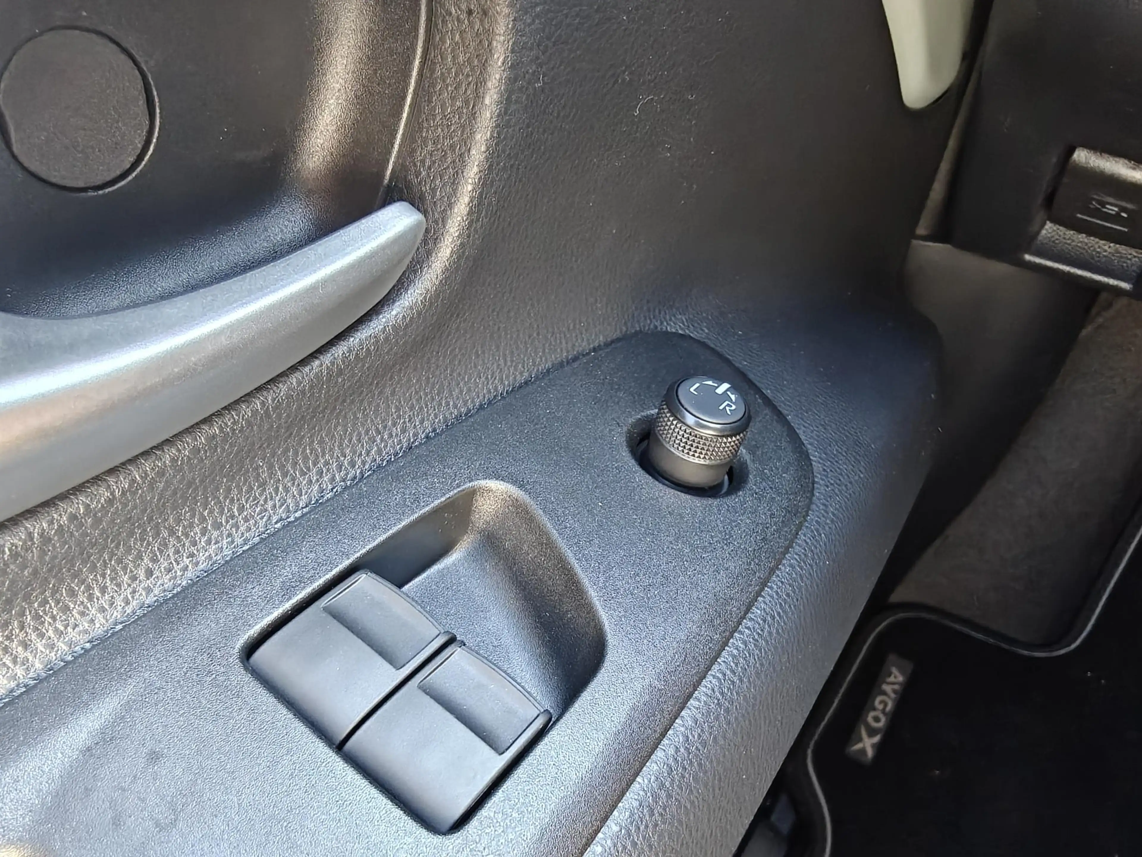 Toyota Aygo X Hybrid 115 pulse PARK-SENSOREN KEYLESS CLIMA AD-CR — photo 18