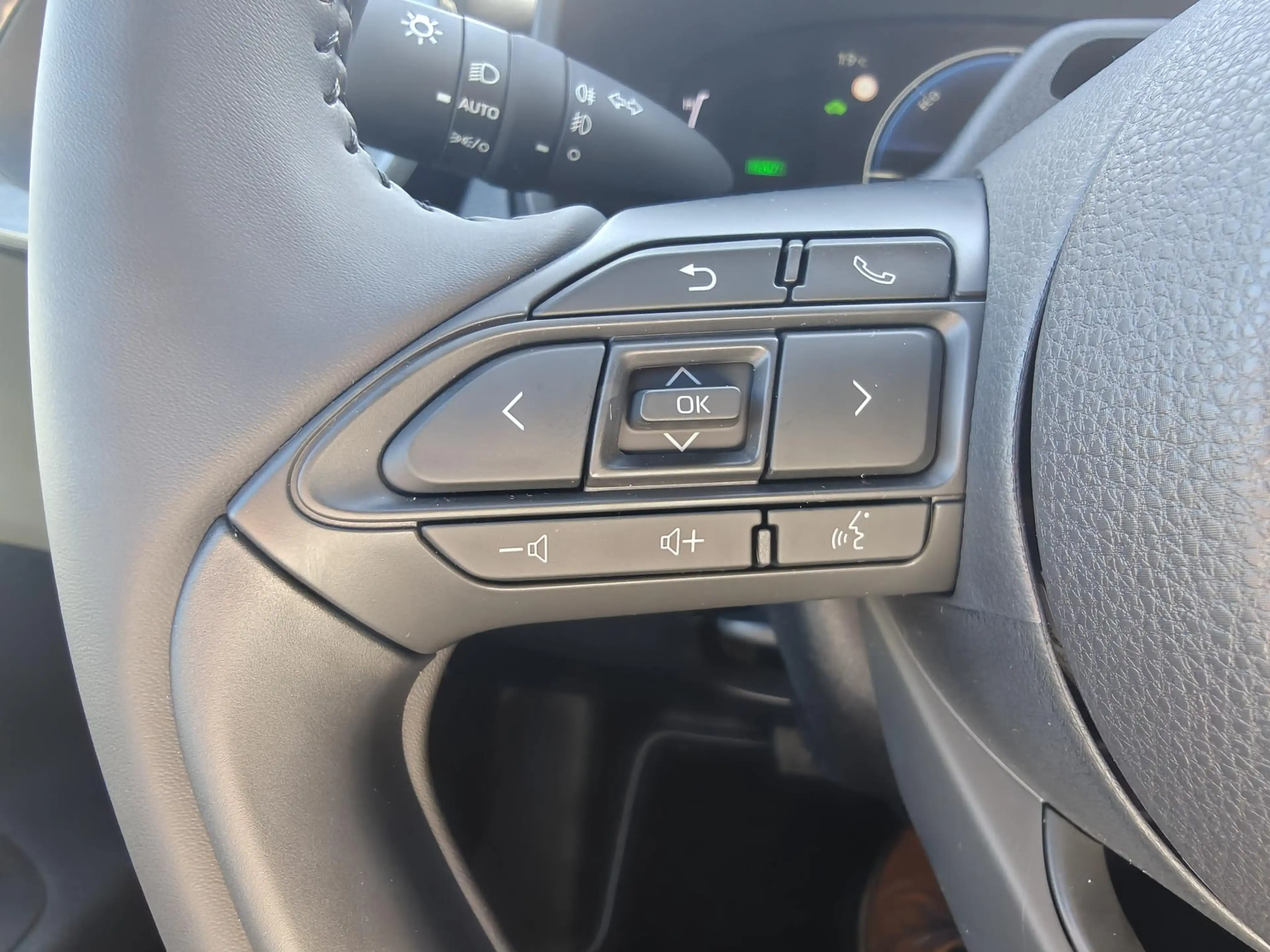 Toyota Aygo X Hybrid 115 pulse PARK-SENSOREN KEYLESS CLIMA AD-CR — photo 22