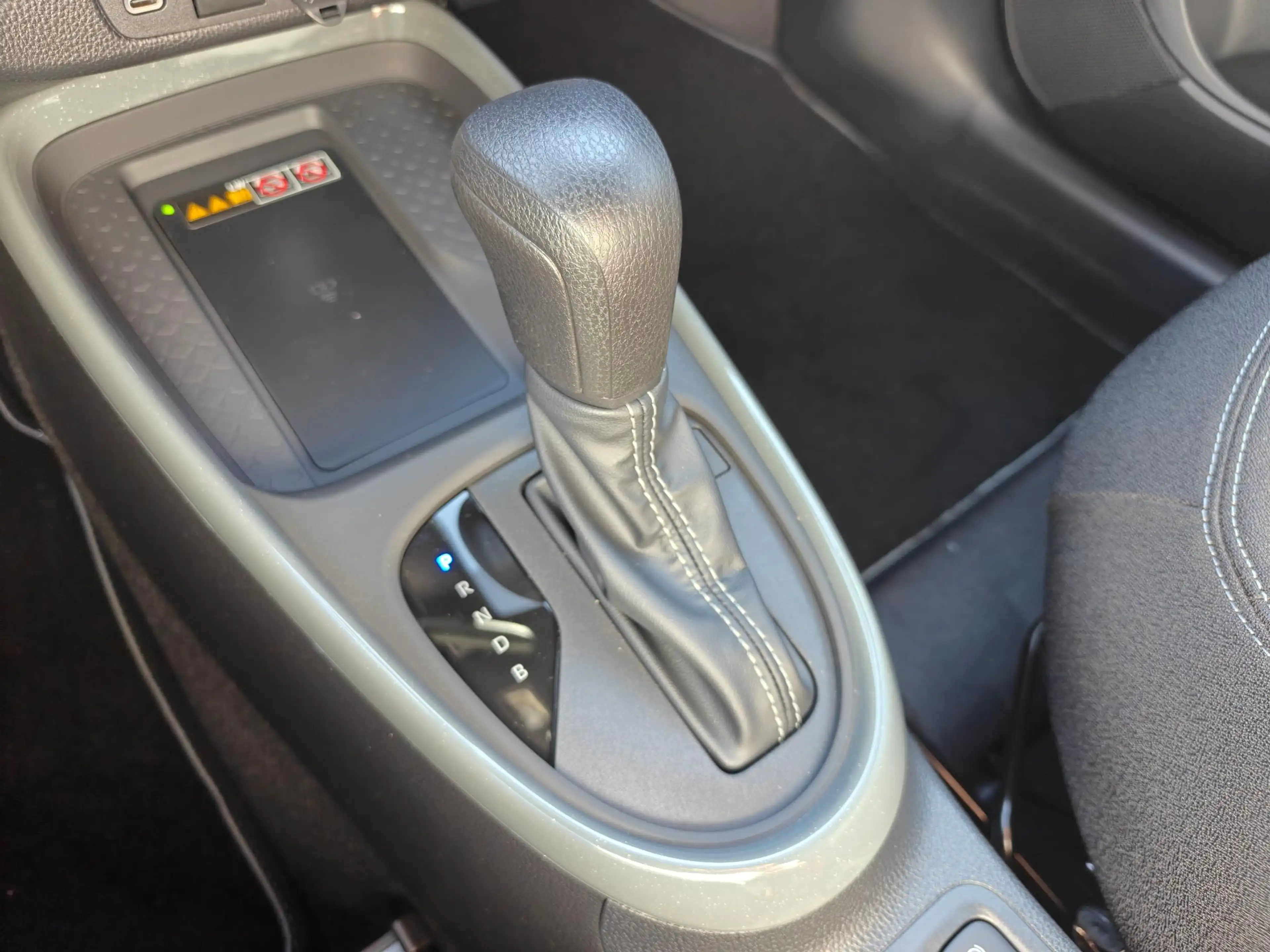 Toyota Aygo X Hybrid 115 pulse PARK-SENSOREN KEYLESS CLIMA AD-CR — photo 28