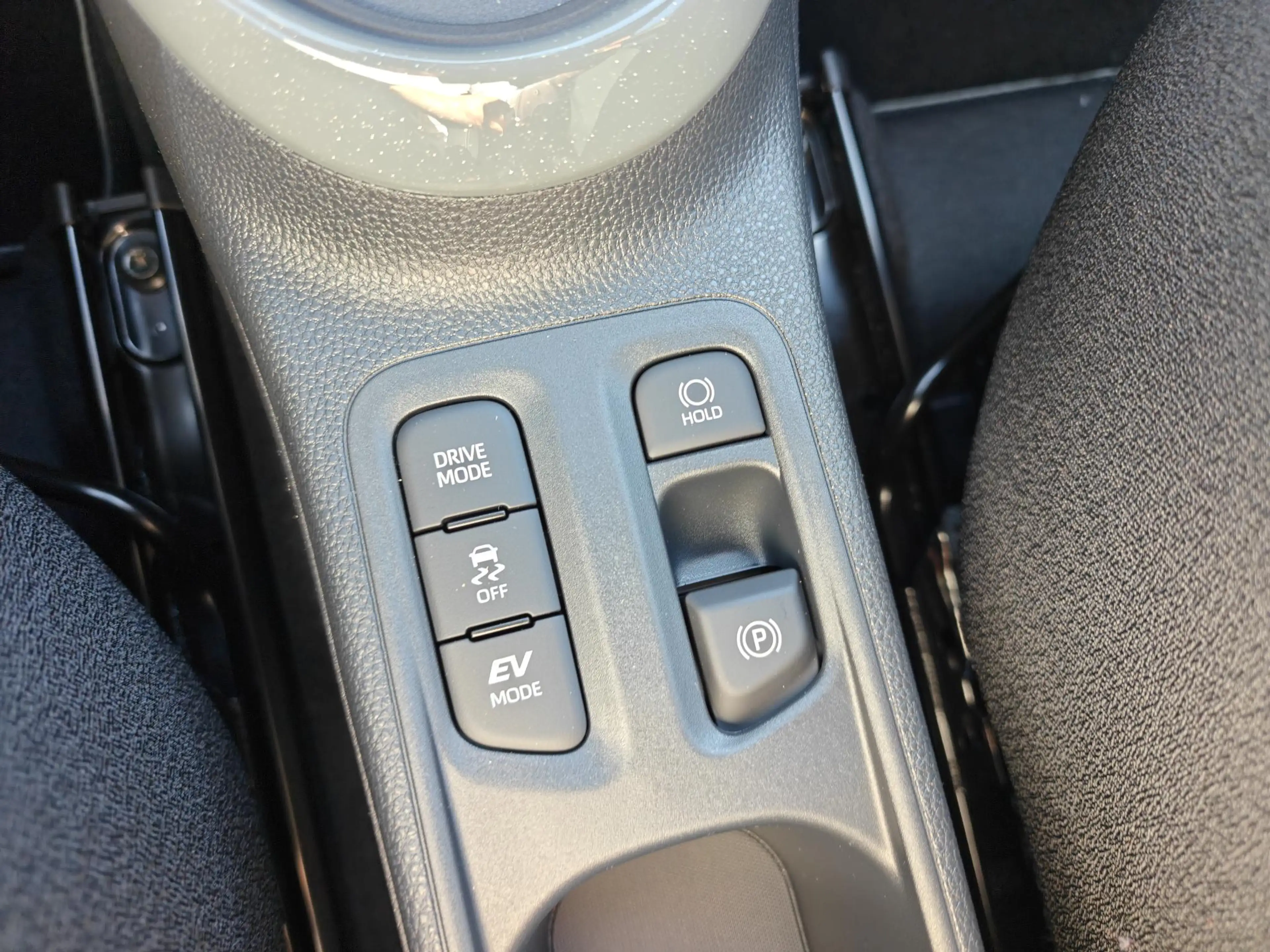 Toyota Aygo X Hybrid 115 pulse PARK-SENSOREN KEYLESS CLIMA AD-CR — photo 23