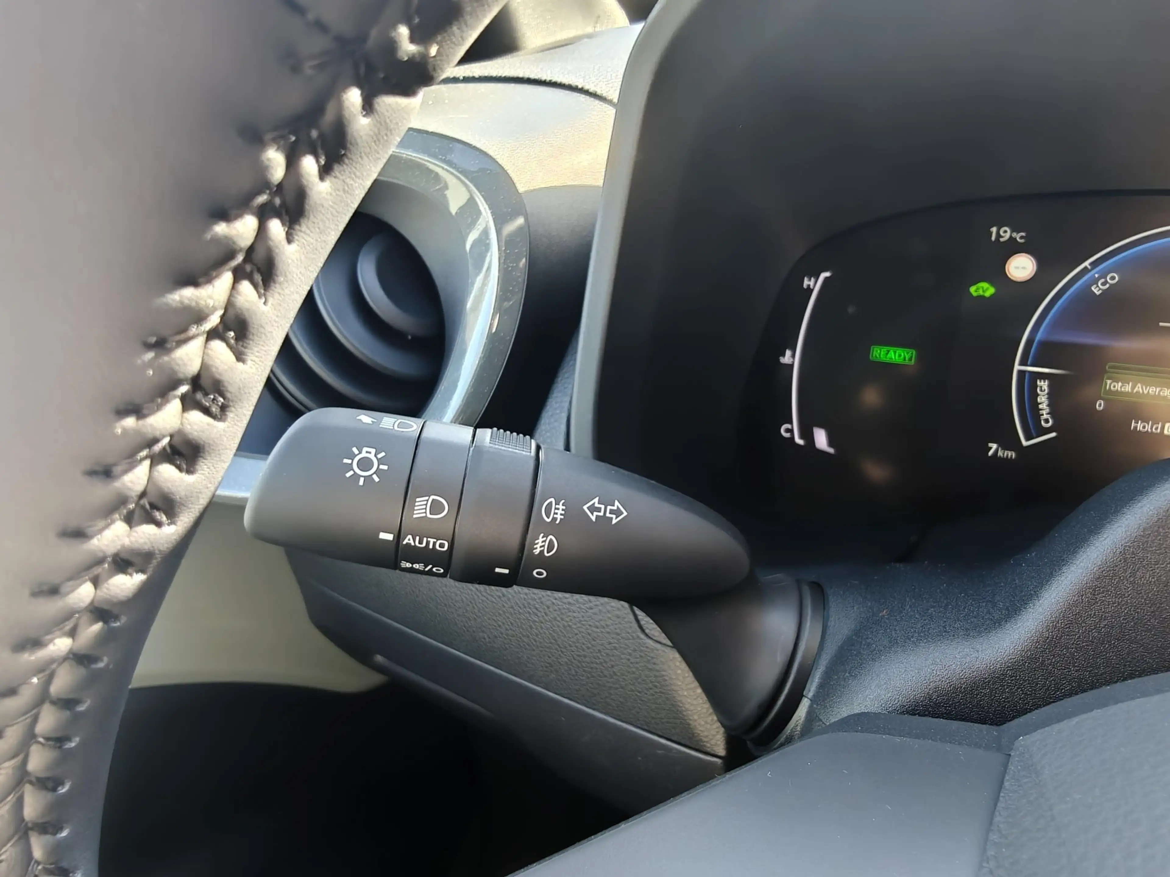 Toyota Aygo X Hybrid 115 pulse PARK-SENSOREN KEYLESS CLIMA AD-CR — photo 25