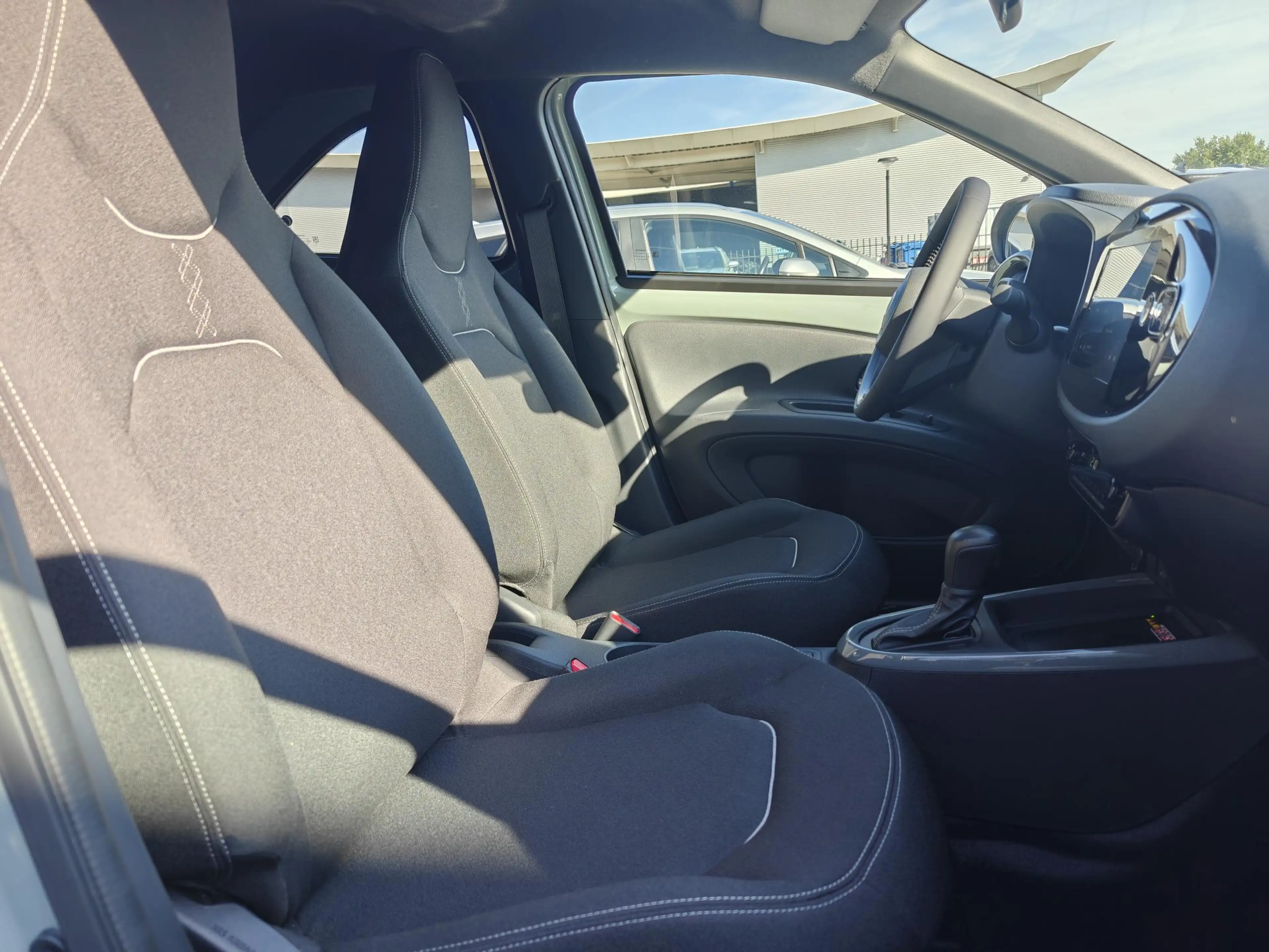 Toyota Aygo X Hybrid 115 pulse PARK-SENSOREN KEYLESS CLIMA AD-CR — photo 11
