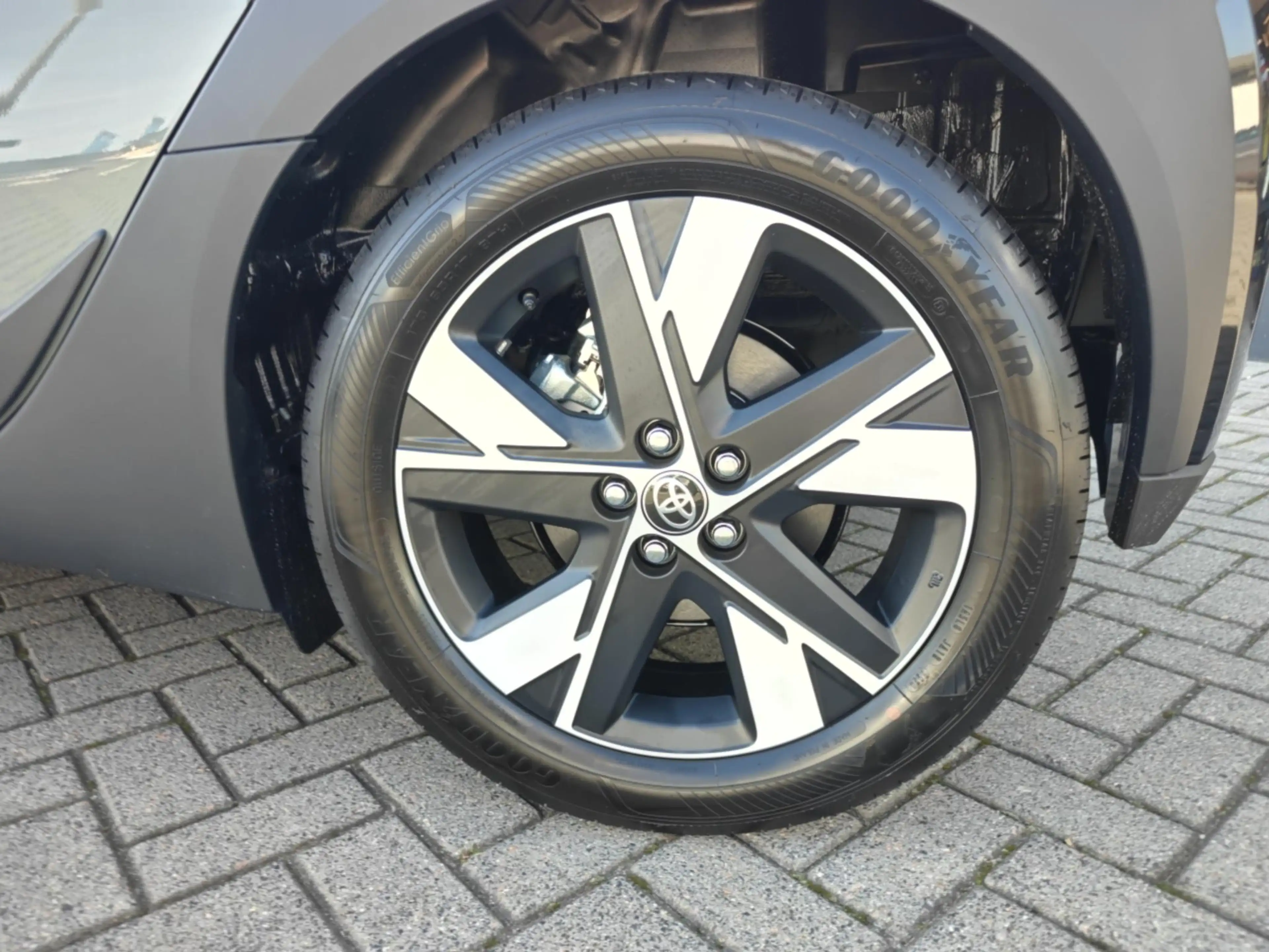 Toyota Aygo X Hybrid 115 pulse PARK-SENSOREN KEYLESS CLIMA AD-CR — photo 7