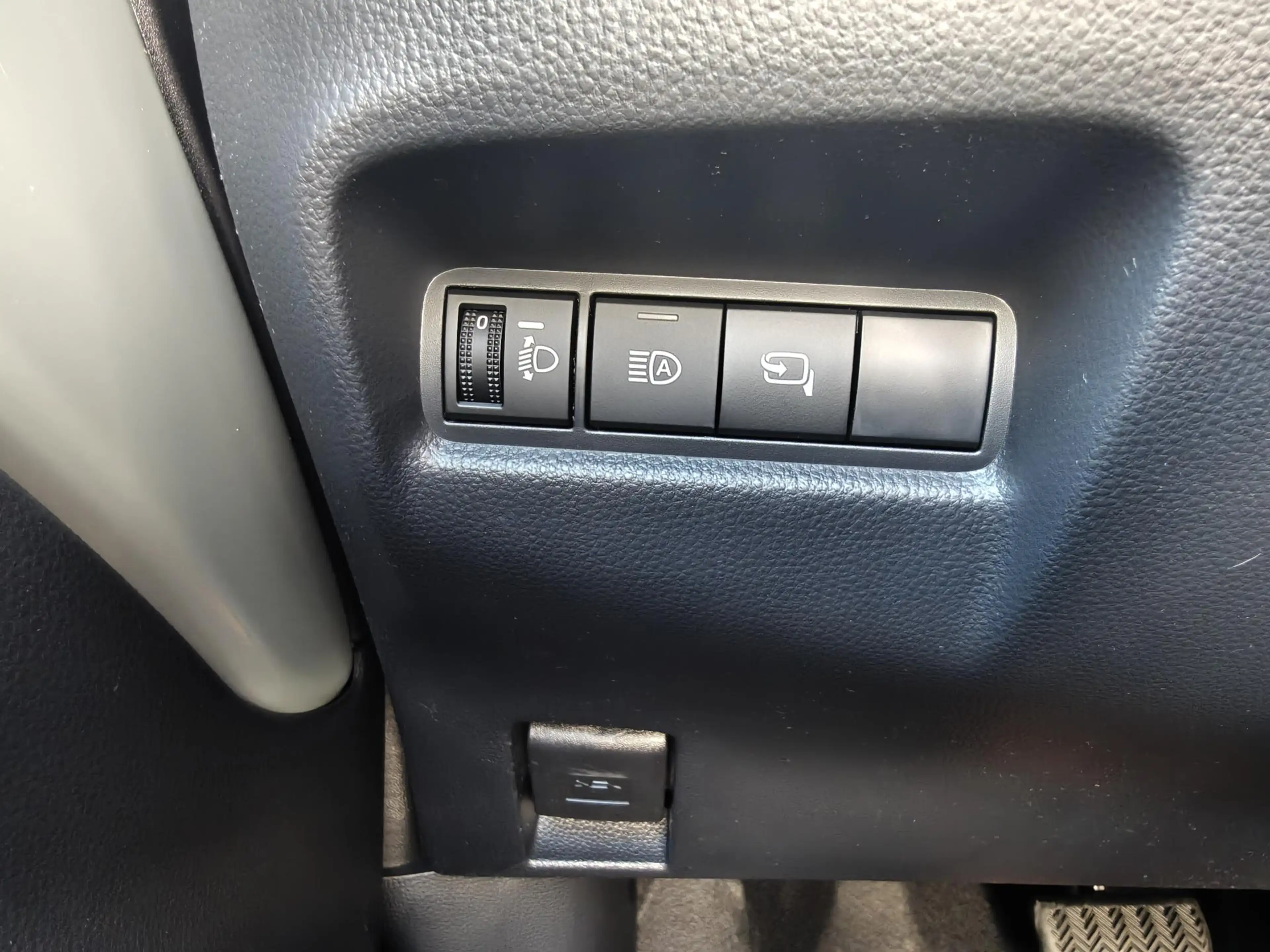 Toyota Aygo X Hybrid 115 pulse PARK-SENSOREN KEYLESS CLIMA AD-CR — photo 17