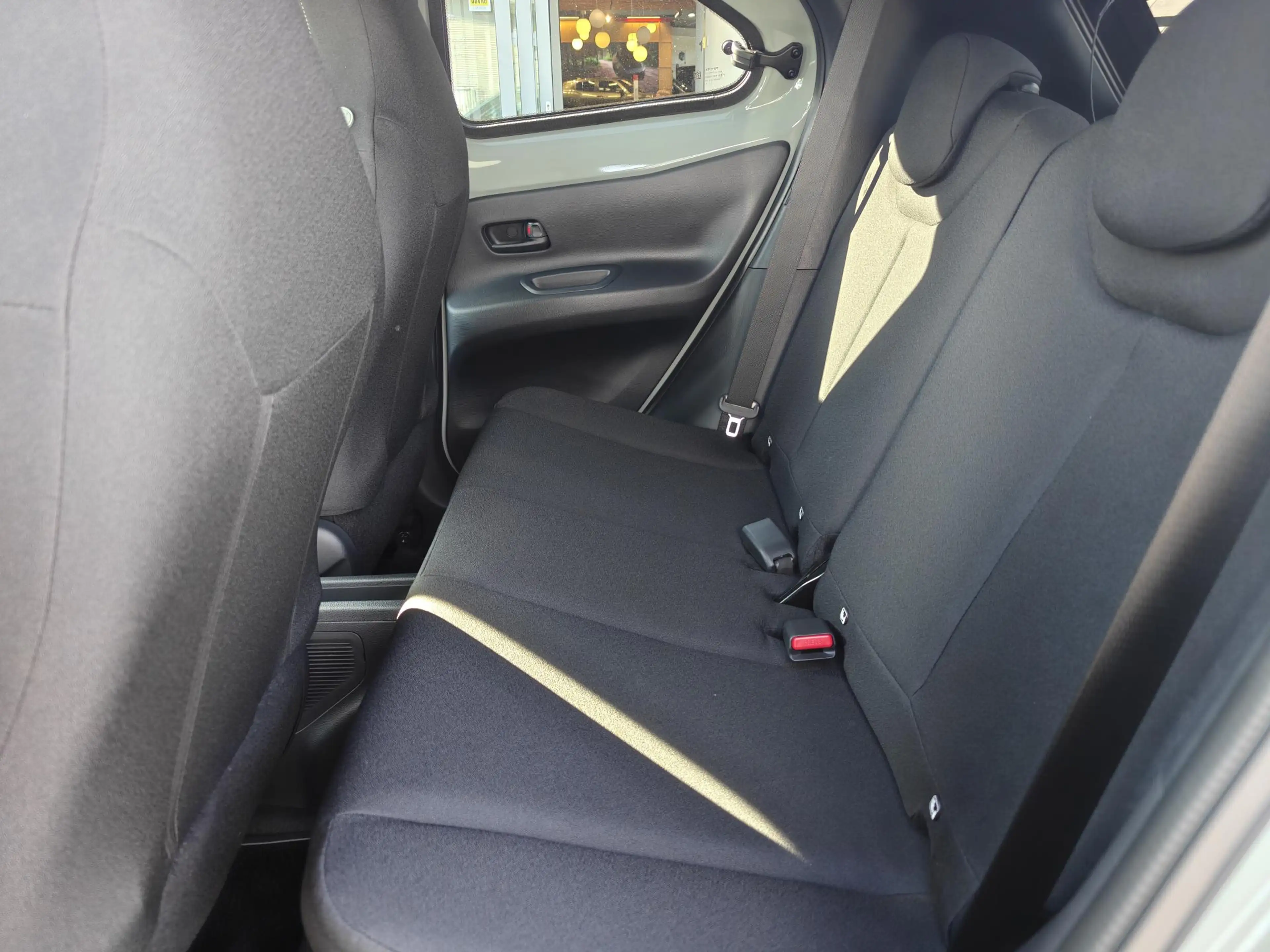 Toyota Aygo X Hybrid 115 pulse PARK-SENSOREN KEYLESS CLIMA AD-CR — photo 16
