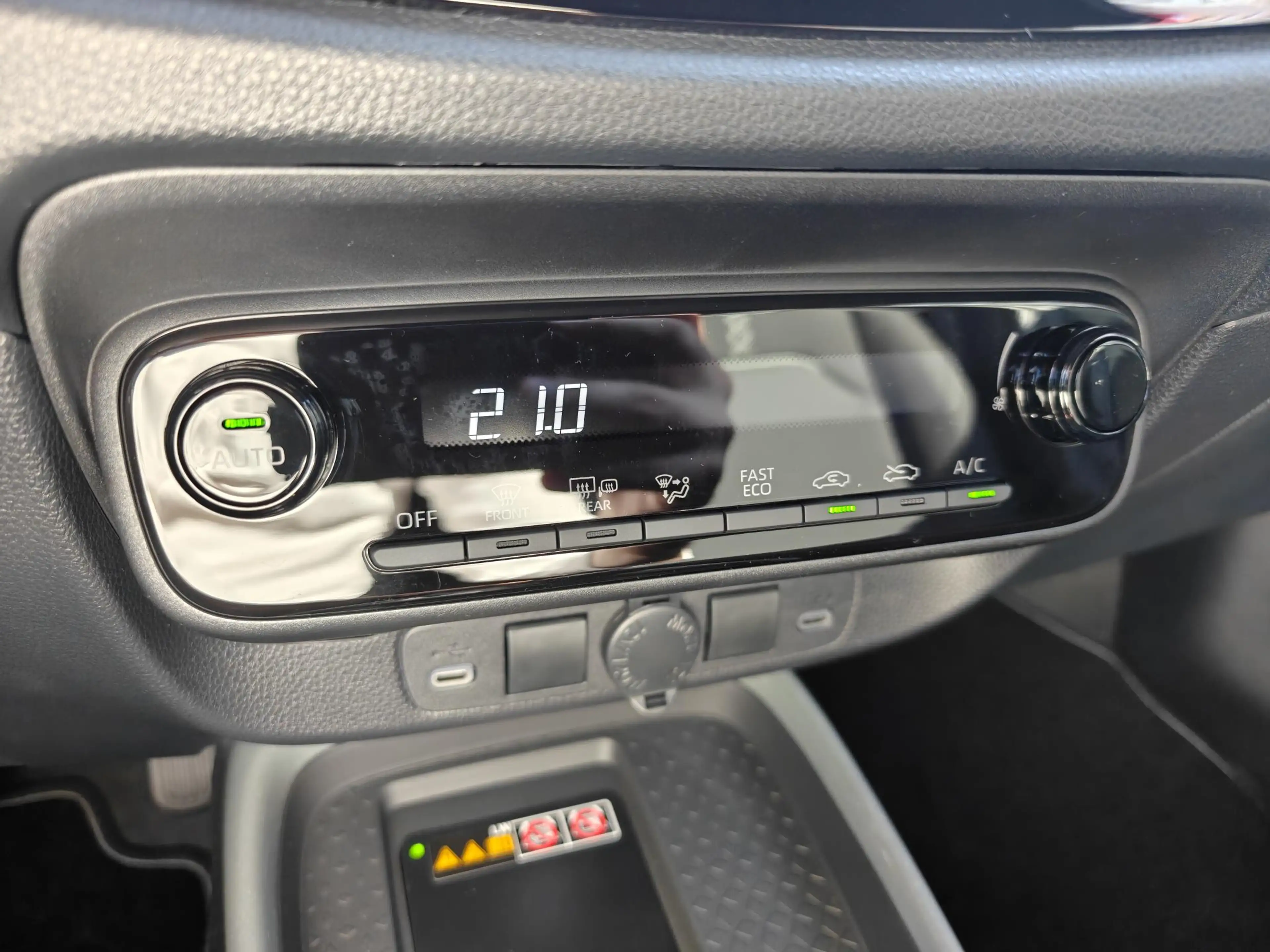 Toyota Aygo X Hybrid 115 pulse PARK-SENSOREN KEYLESS CLIMA AD-CR — photo 26