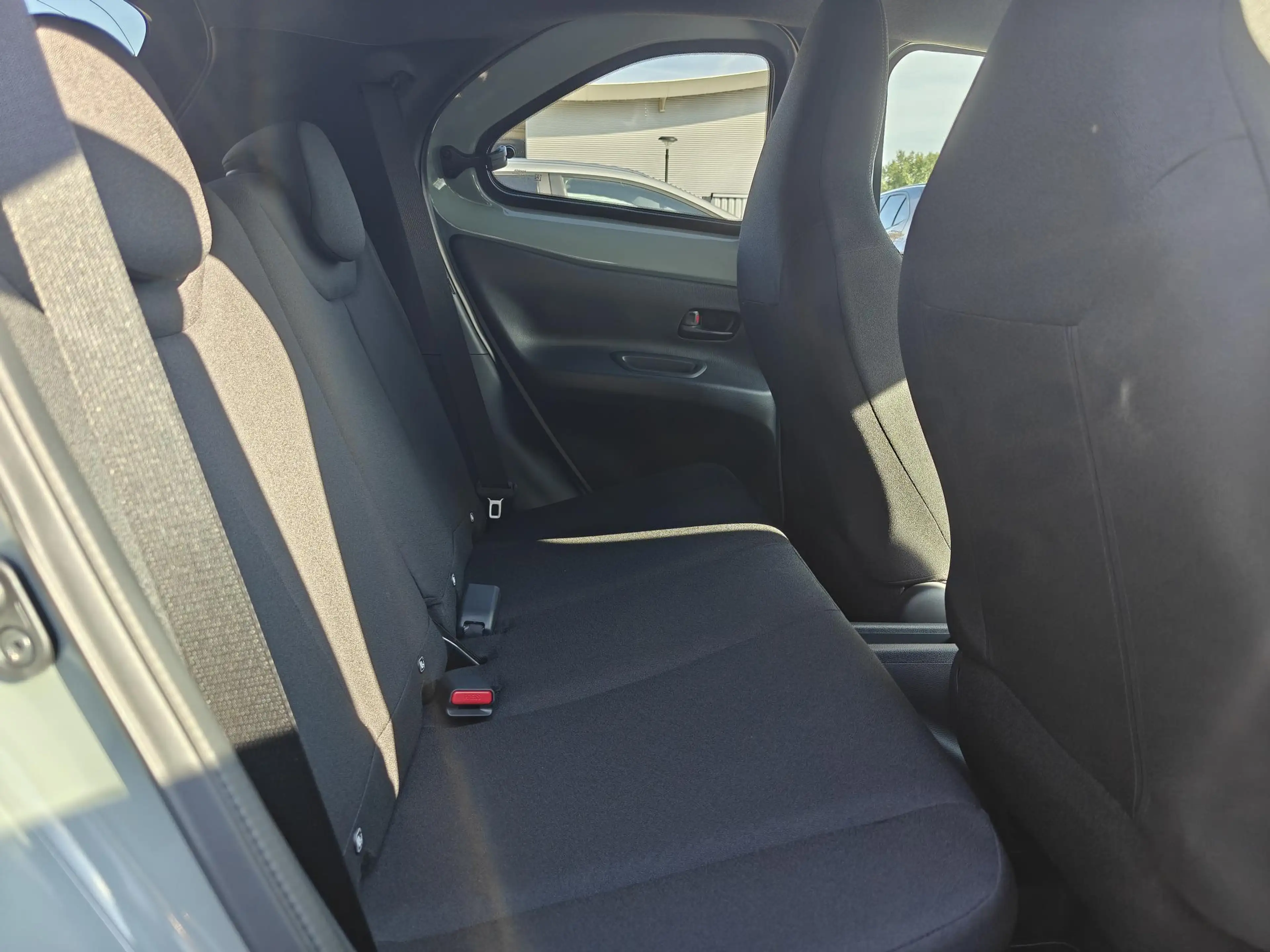 Toyota Aygo X Hybrid 115 pulse PARK-SENSOREN KEYLESS CLIMA AD-CR — photo 12
